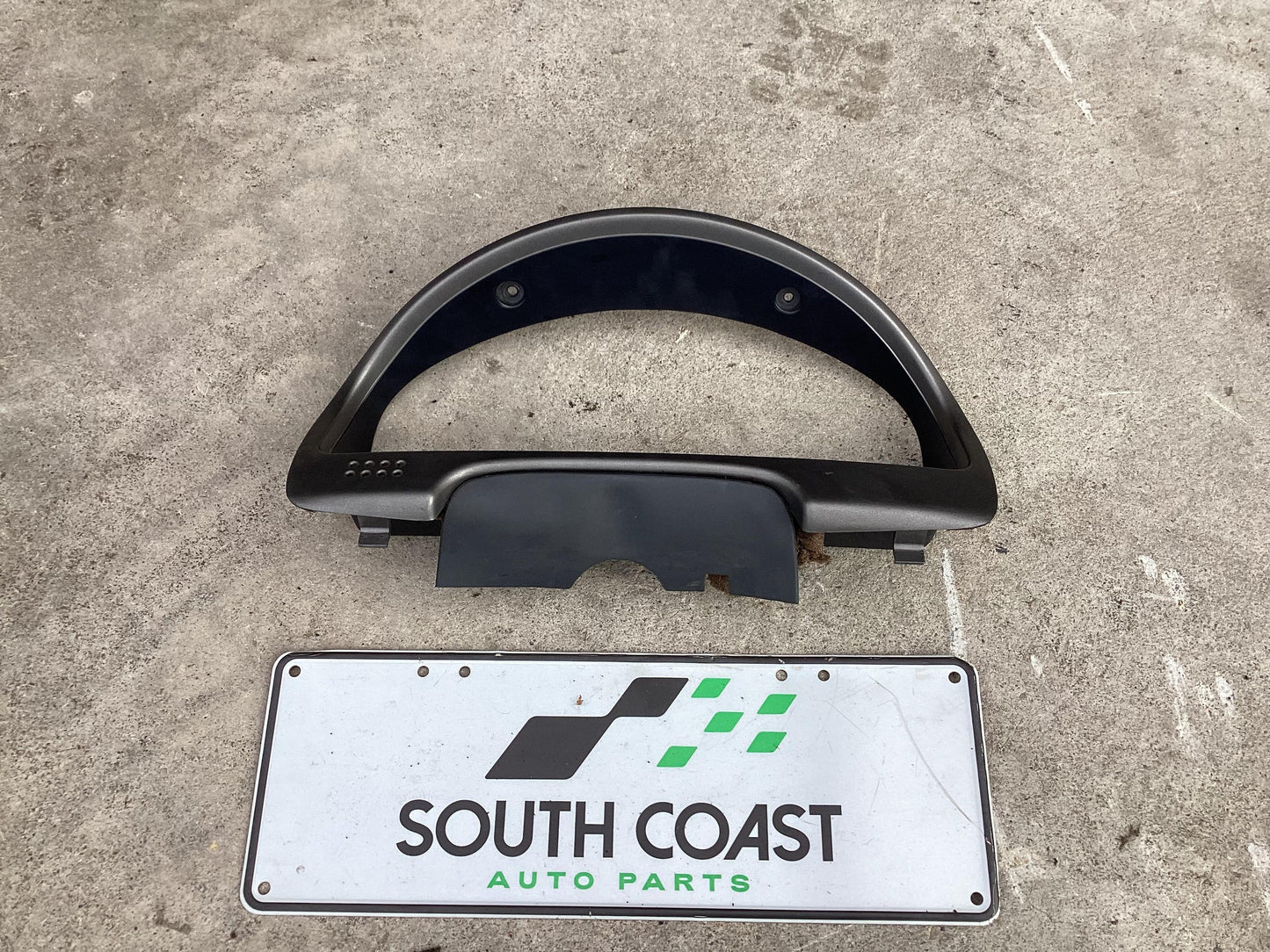 2002 - 2004 Holden Commodore VY 6G1YL54A94L196501 Dash Fascia 92109815