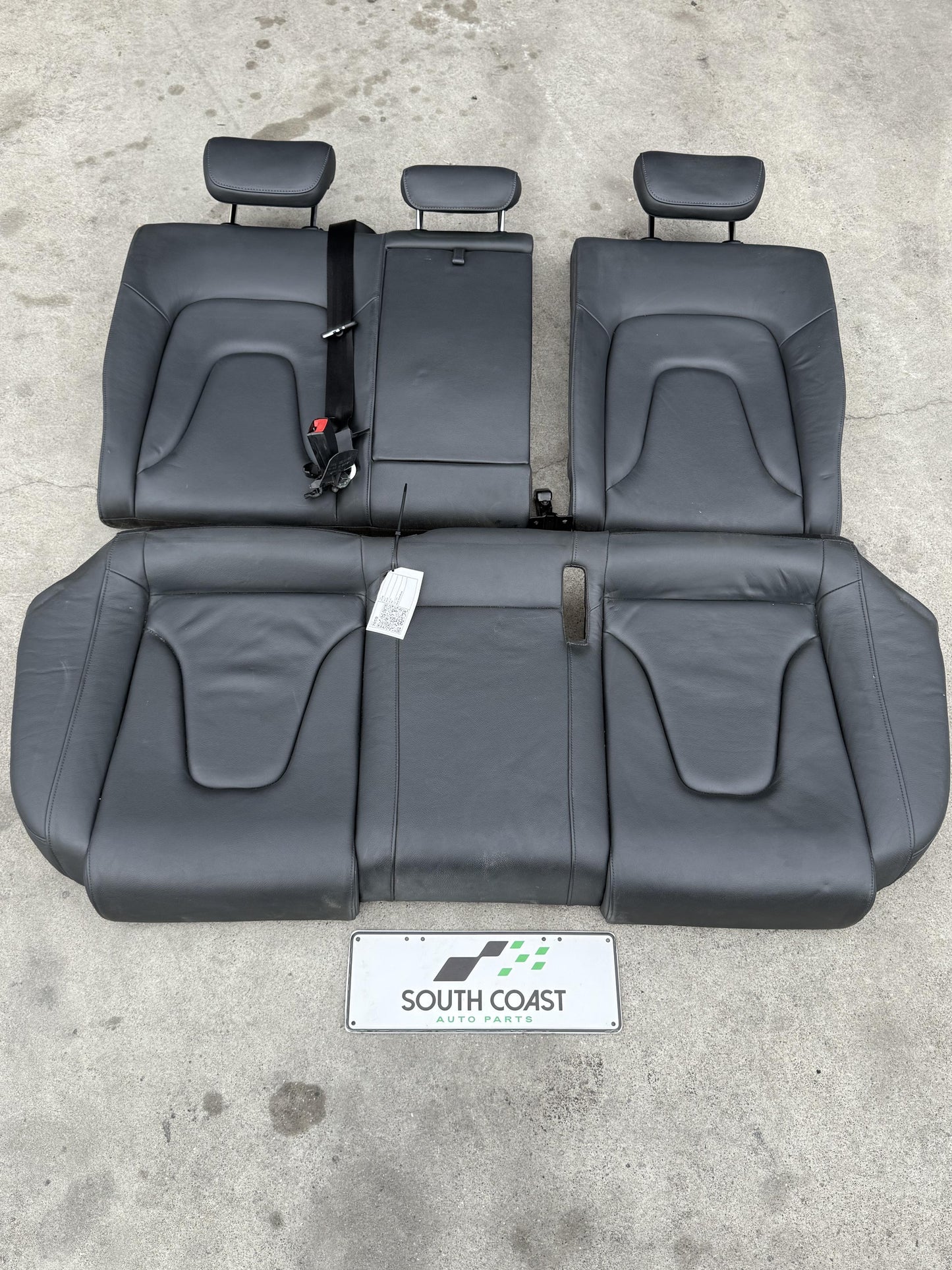 Audi A4 B8 WAUZZ8K9AA071441 Rear Seat Base 8K0885375F