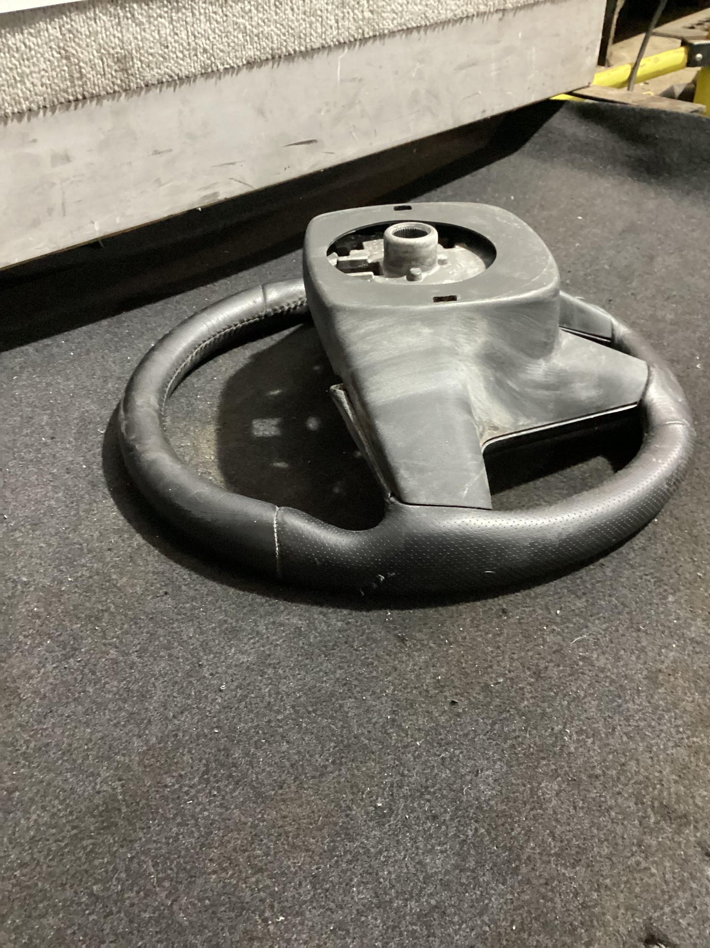 2006 - 2010 Holden Commodore VE  Steering Wheel 92189058