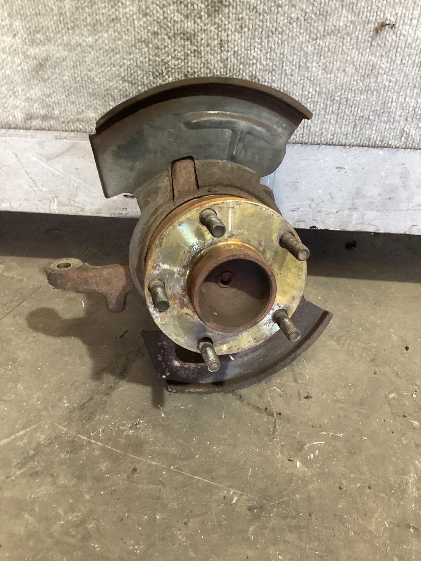 Holden Commodore VR  Right Front Hub Assembly