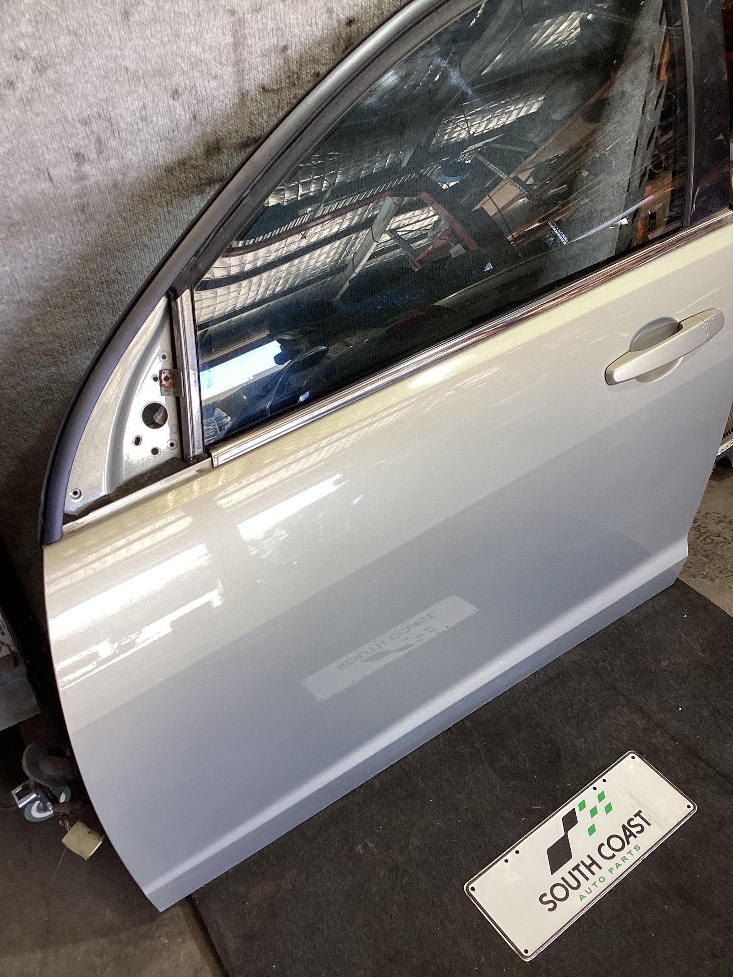 Holden Commodore VE 6G1EK5E79BL526529 Left Front Door