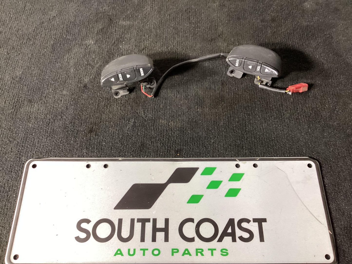 Holden Commodore VU  Left Steering Wheel Controls 92043137