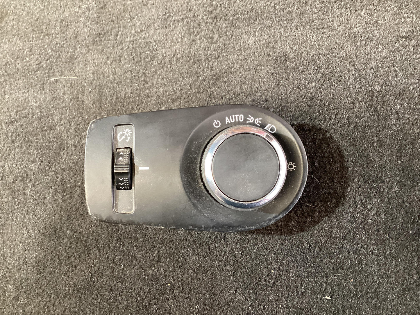 2016 - 2016 Holden Commodore Commodore  Headlight Switch