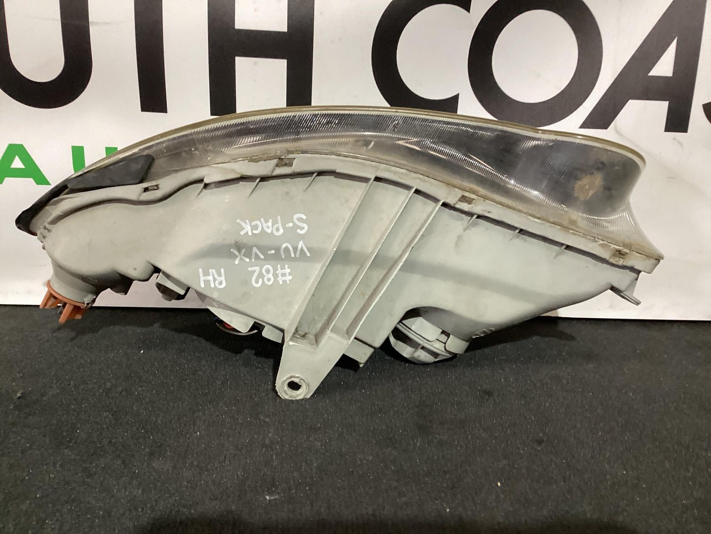 2001HoldenCommodoreRight Headlight09241516