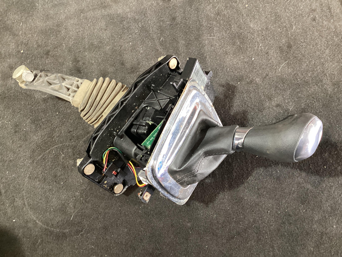 2016 - 2016 Holden Commodore Commodore  Automatic Shifter Assembly