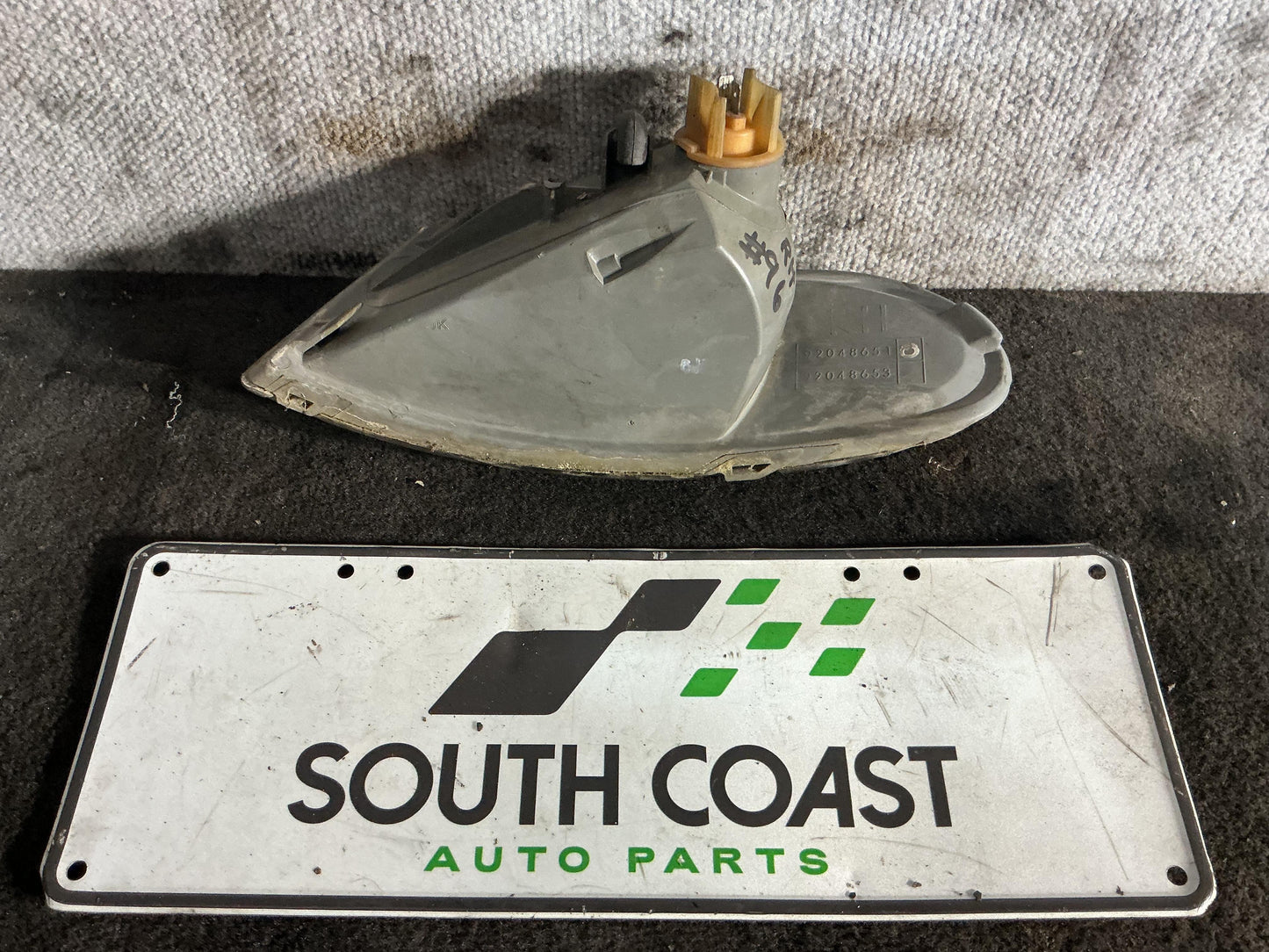 Holden Commodore VR 6H8VRK19HSL781543 Right Indicator 92048653