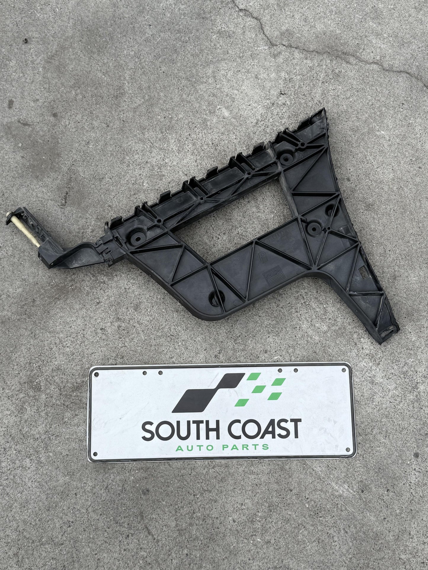 Audi A4 B8 WAUZZ8K9AA071441 Right Rear Bar Locator 8K5807454