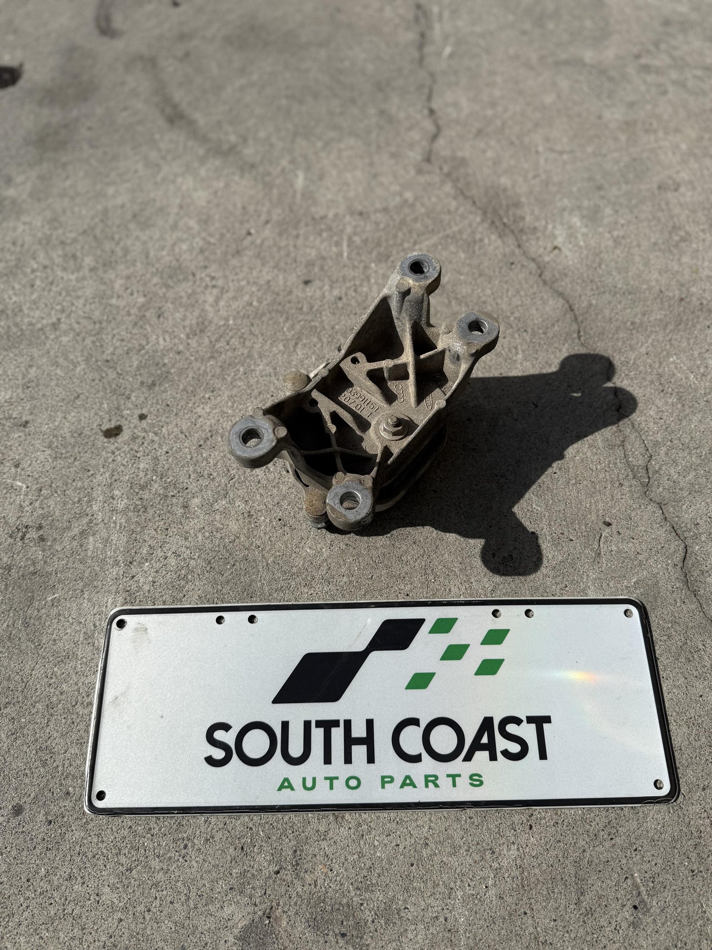 Audi A4 B8 WAUZZ8K9AA071441 Transmission Mount 8K0399151