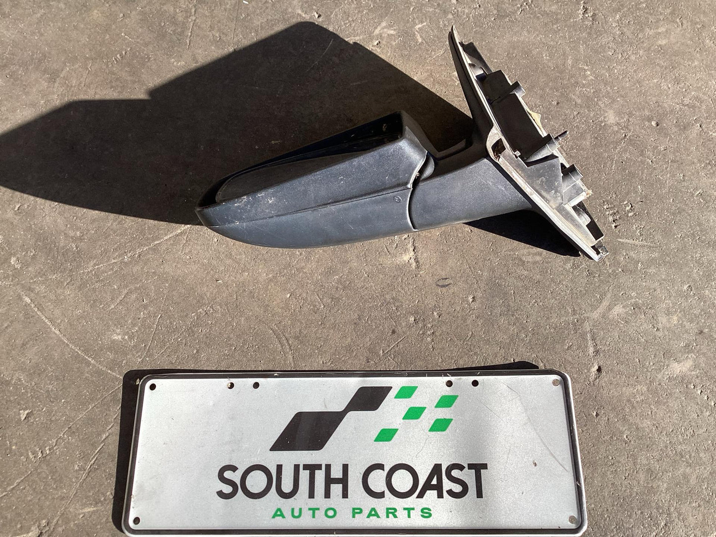 2002 - 2004 Holden Commodore VY 6G1YL54A94L196501 Left Door Mirror 92084920
