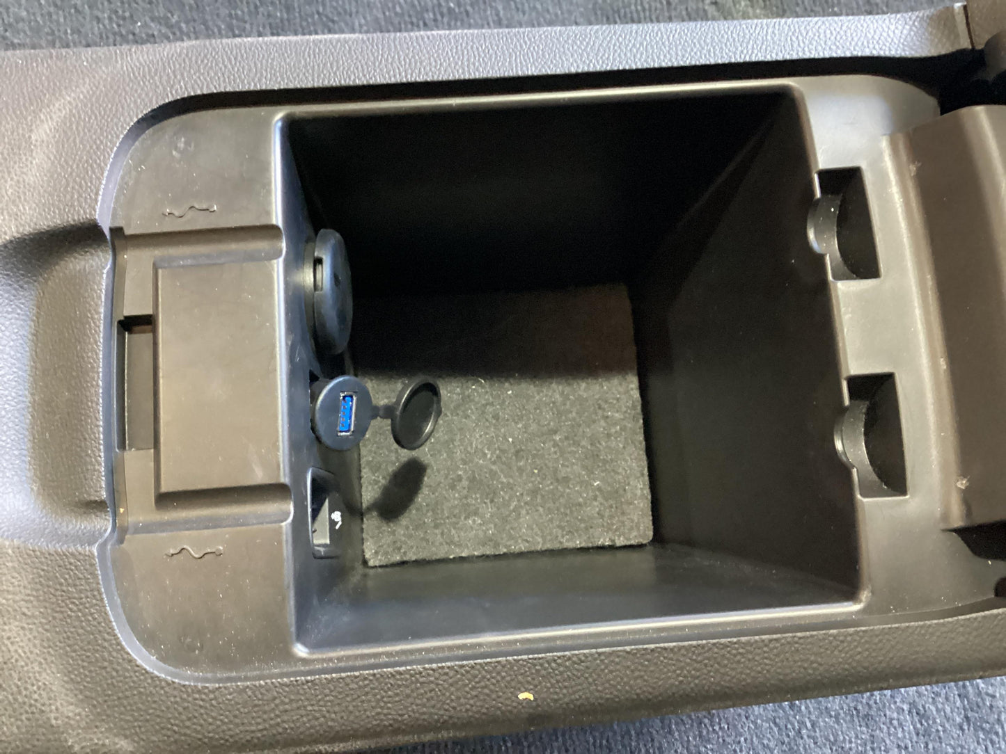 2015 Holden Calais VF  Centre Console 92260960