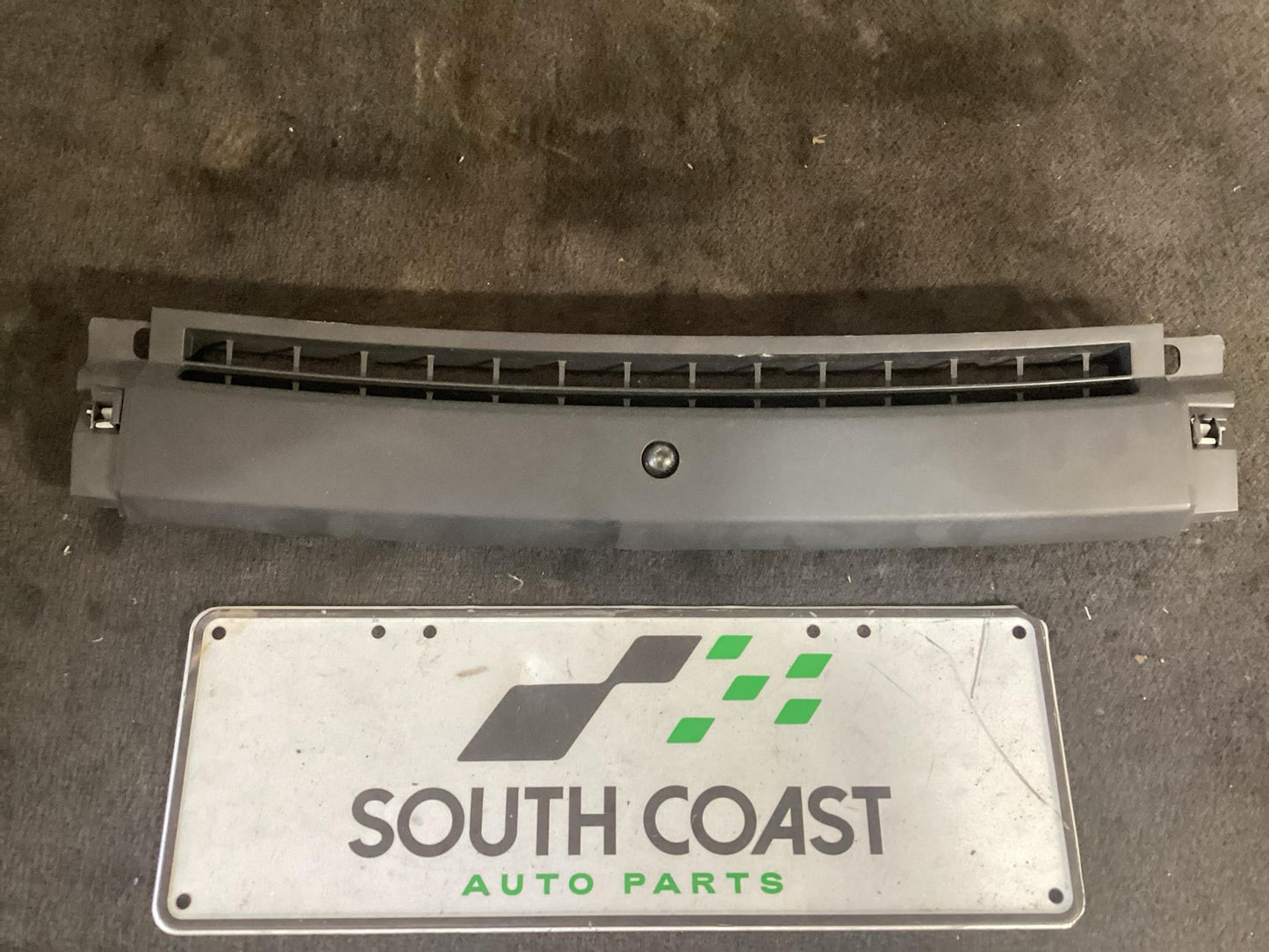 Holden Commodore   Demister Cover 92181518