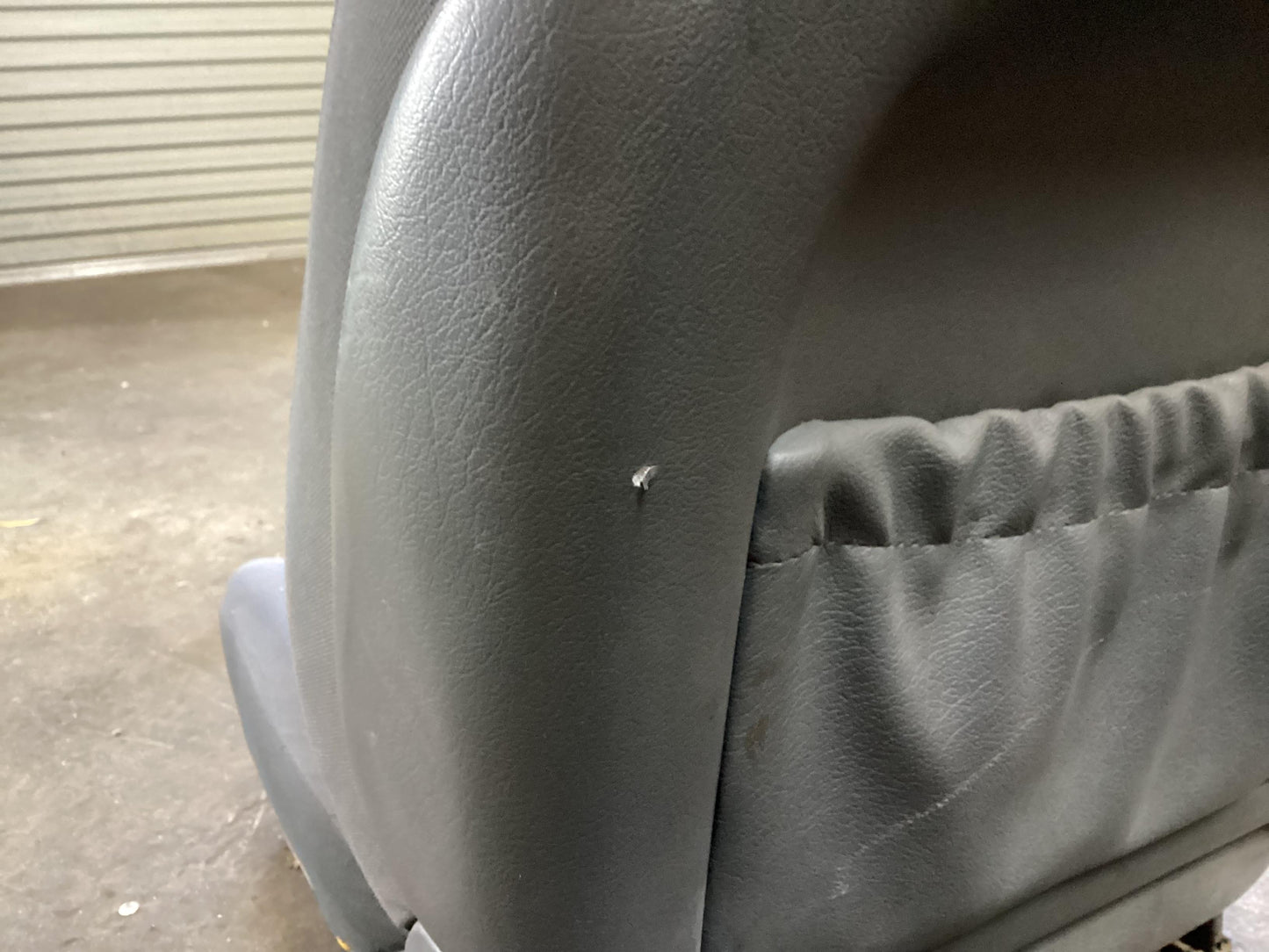 Right Front Seat, 2001, Commodore, VX,
