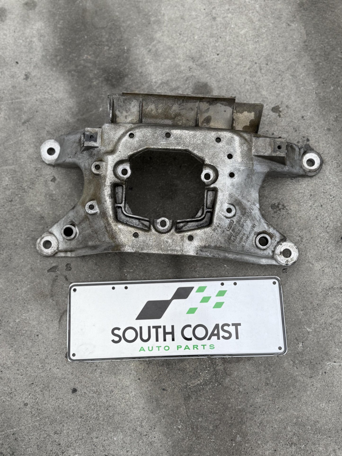 Audi A4 B8 WAUZZ8K9AA071441 Transmission Mount 8K0399263K