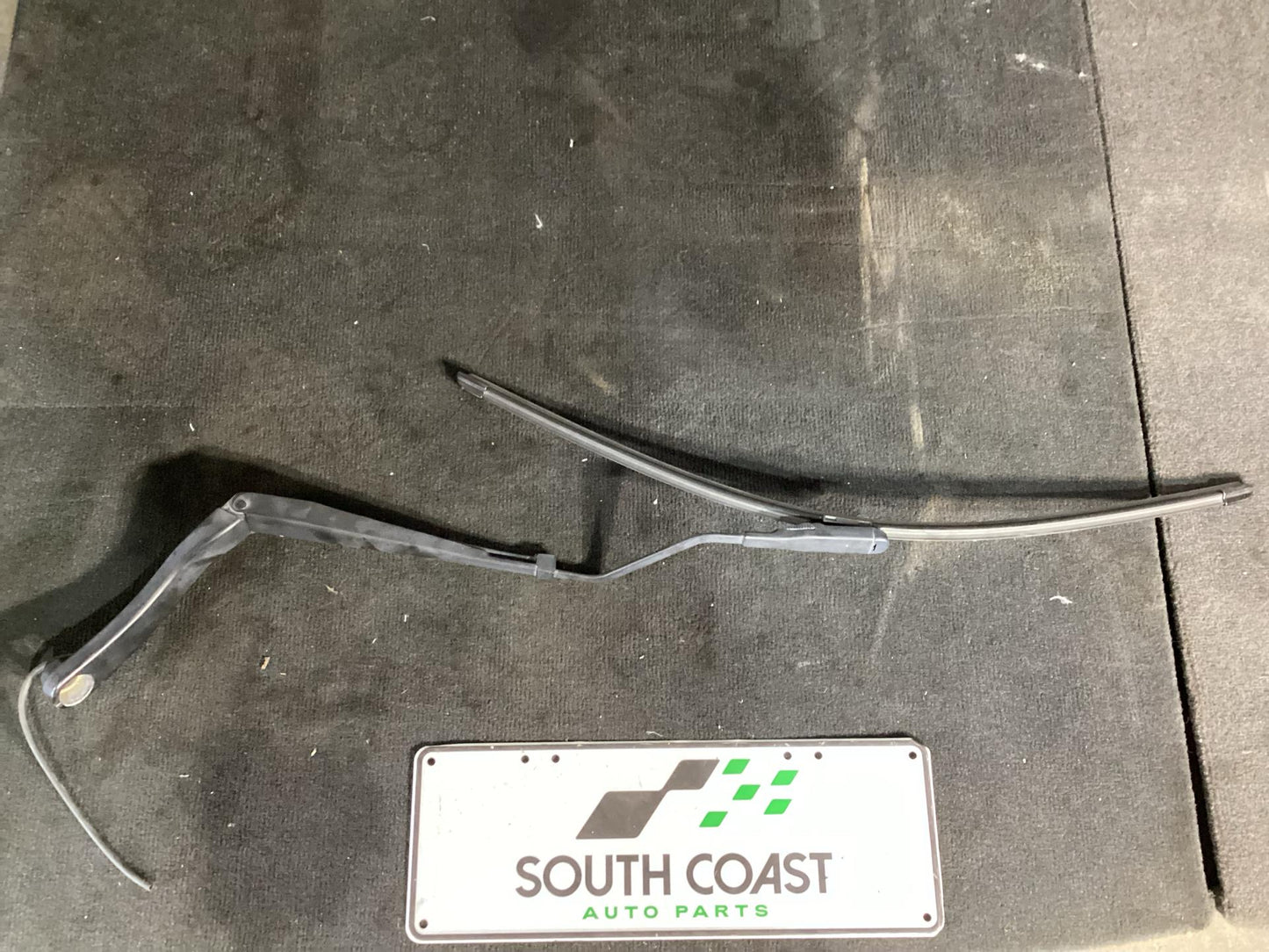 Holden Commodore   Wiper Arm Pair