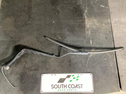 Holden Commodore   Wiper Arm Pair