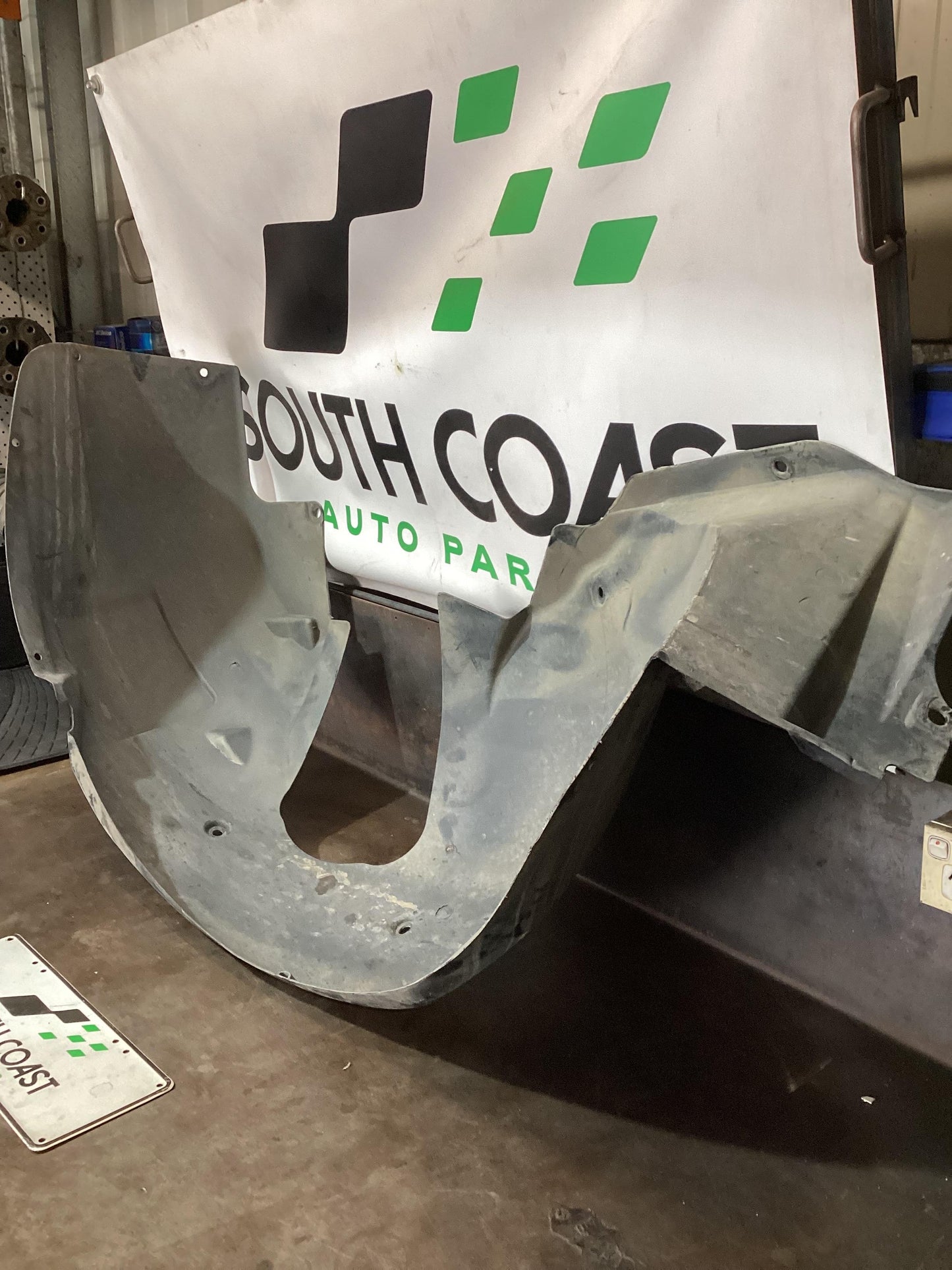 Holden Commodore VE 6G1EK5E79BL526529 Right Front Inner Guard 92161690