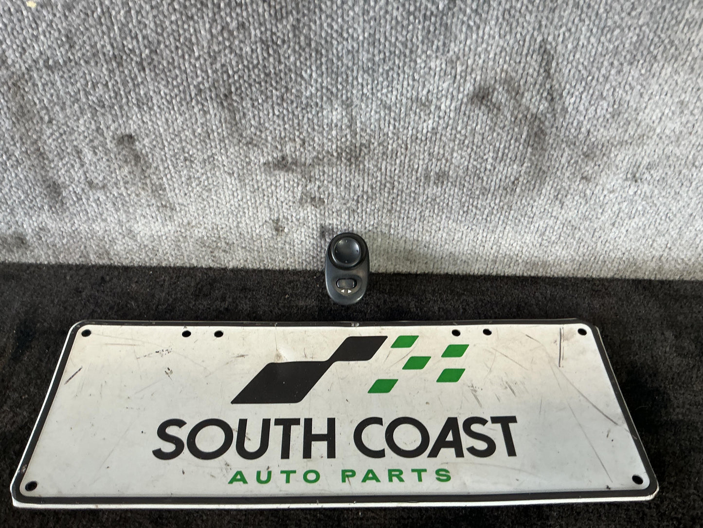 Holden Commodore VU 6H8VUK80F2L904753 Mirror Adjuster Switch 92086467