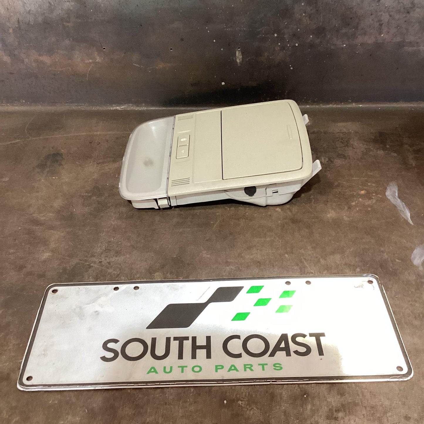 Holden Commodore VF  Front Interior Light