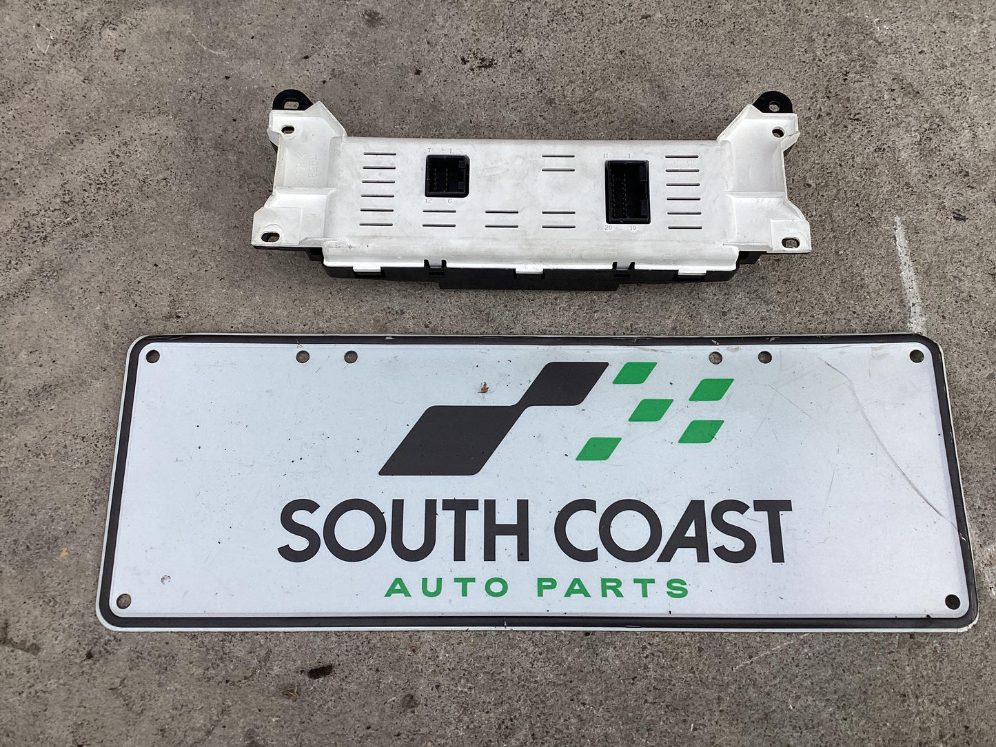 2002 - 2004 Holden Commodore VY 6G1YL54A94L196501 A/C Switch