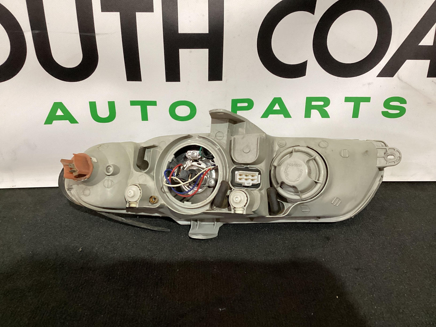 2001HoldenCommodoreRight Headlight09241516