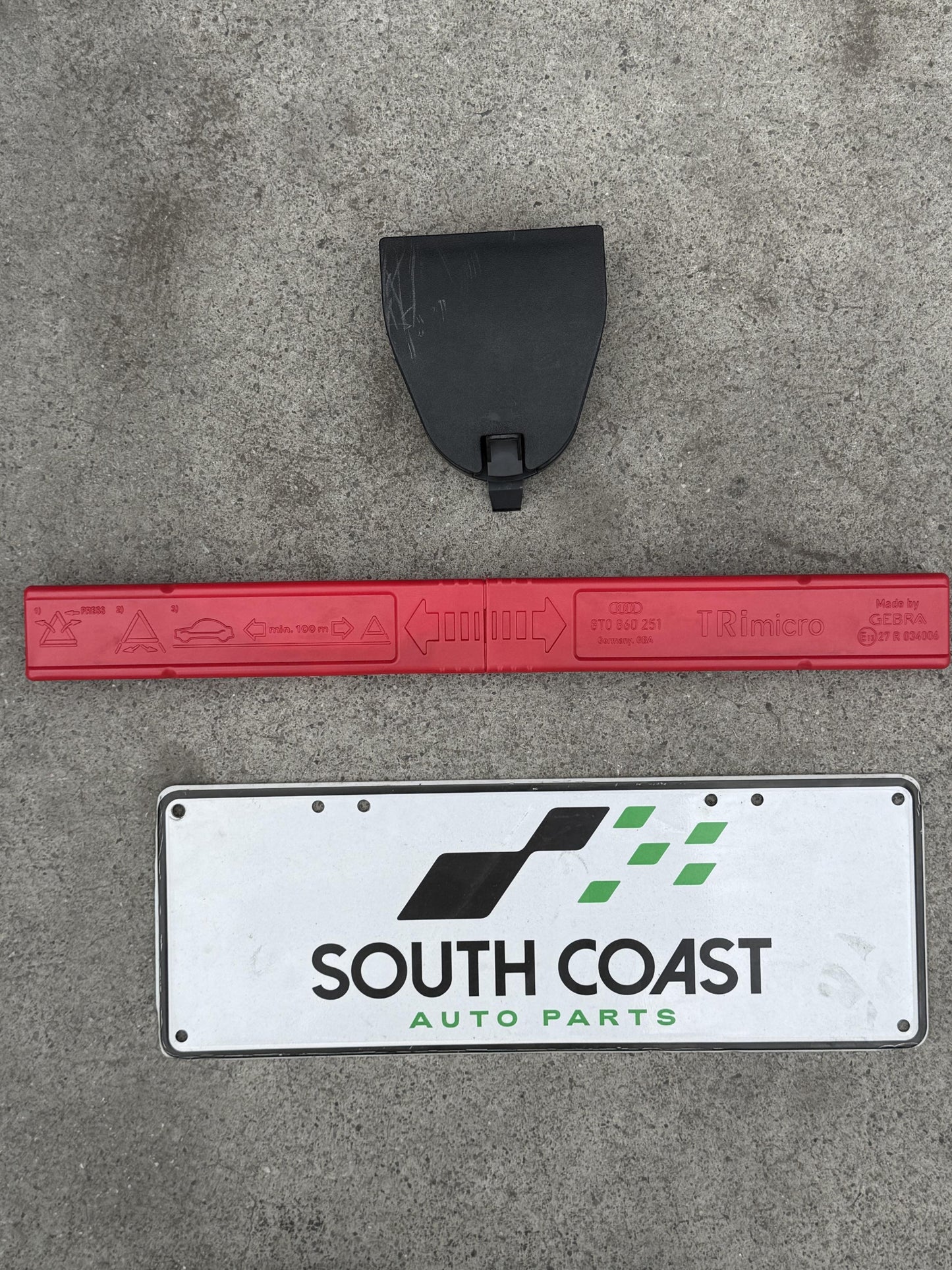 Audi A4 B8 WAUZZ8K9AA071441 Emergency Triangle 8T0860251