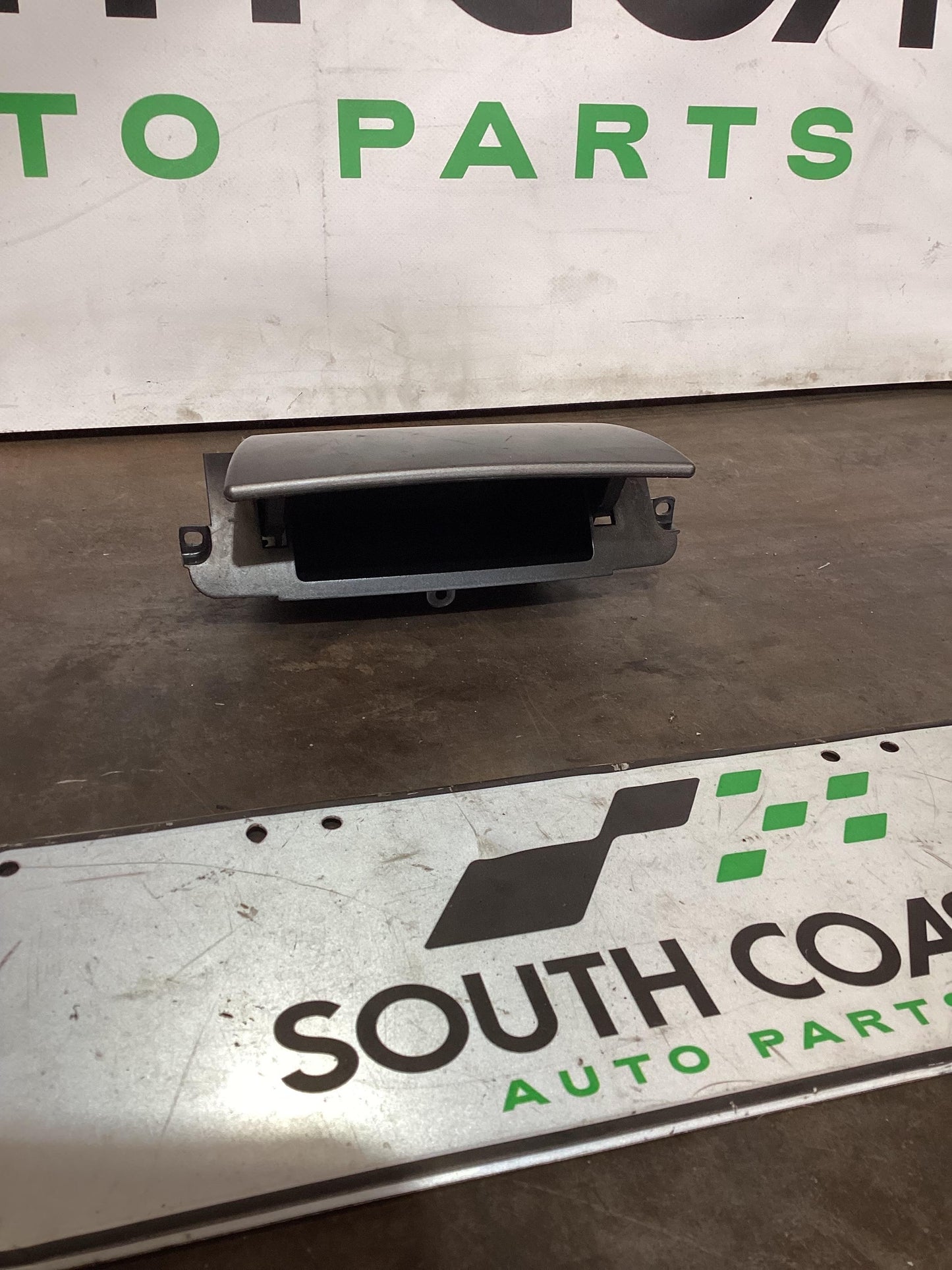 Holden Commodore VY  Dash Pocket 92109648