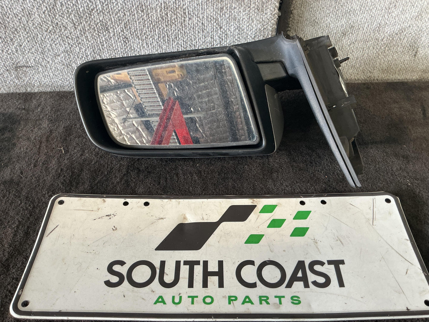 Holden Commodore VY  Right Door Mirror 92111026