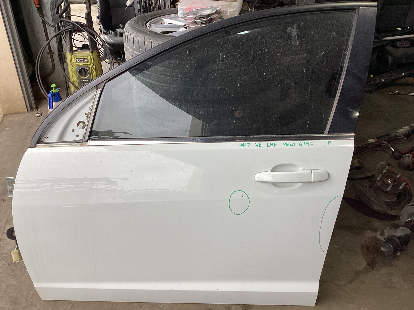 2008 - 2008 Holden Commodore   Left Front Door VESEDANLEFTFRONTDOORPAINT679F