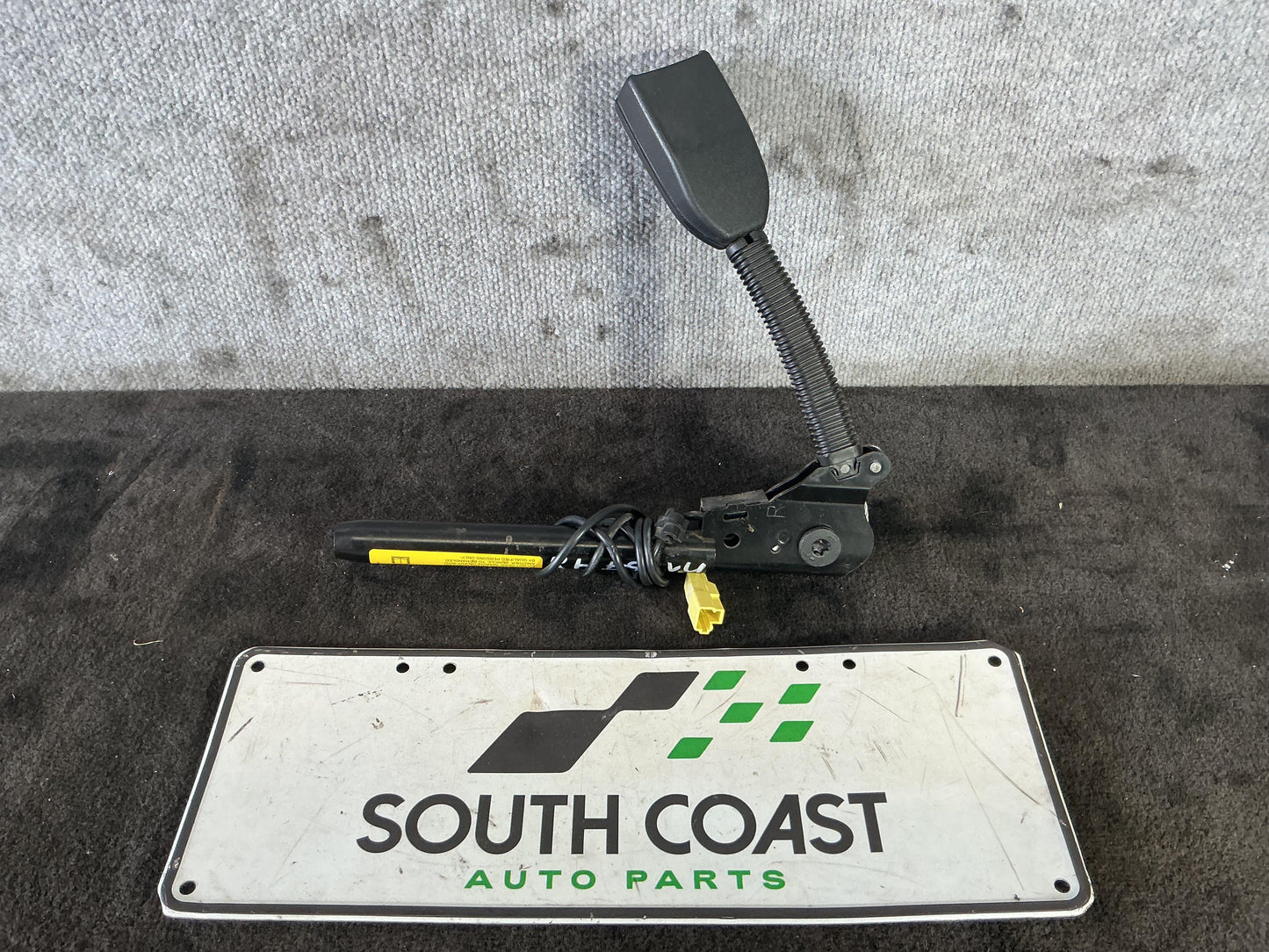 Holden Commodore VU 6H8VUK80F2L904753 Right Front Seat Belt Pretensioner