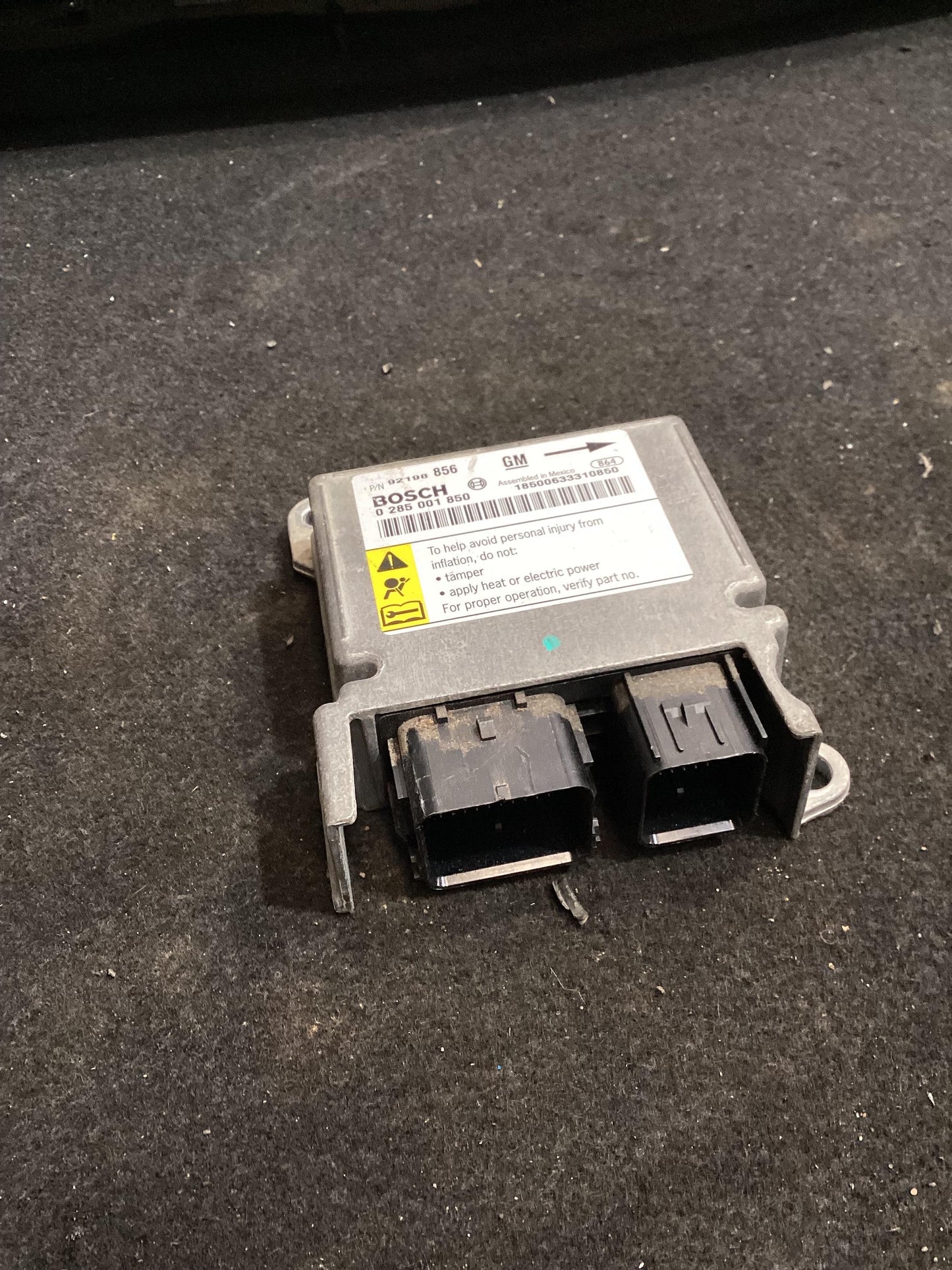 2006 - 2010 Holden Commodore VE  SRS Control Module 92198856