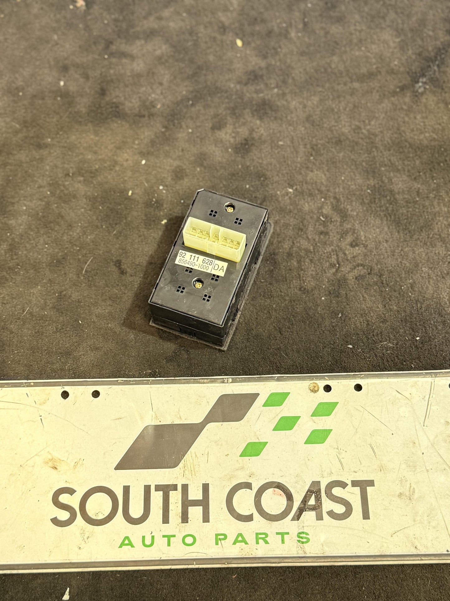 Holden Commodore VZ  Master Power Window Switch 92111628