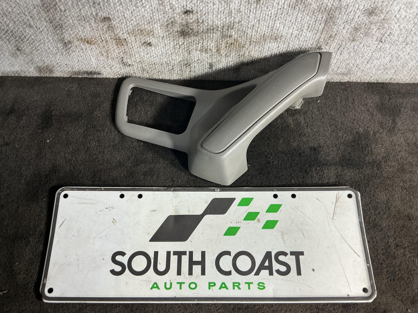 Holden Commodore VR 6H8VRK19HSL781543 Left Rear Grab Handle 92028216