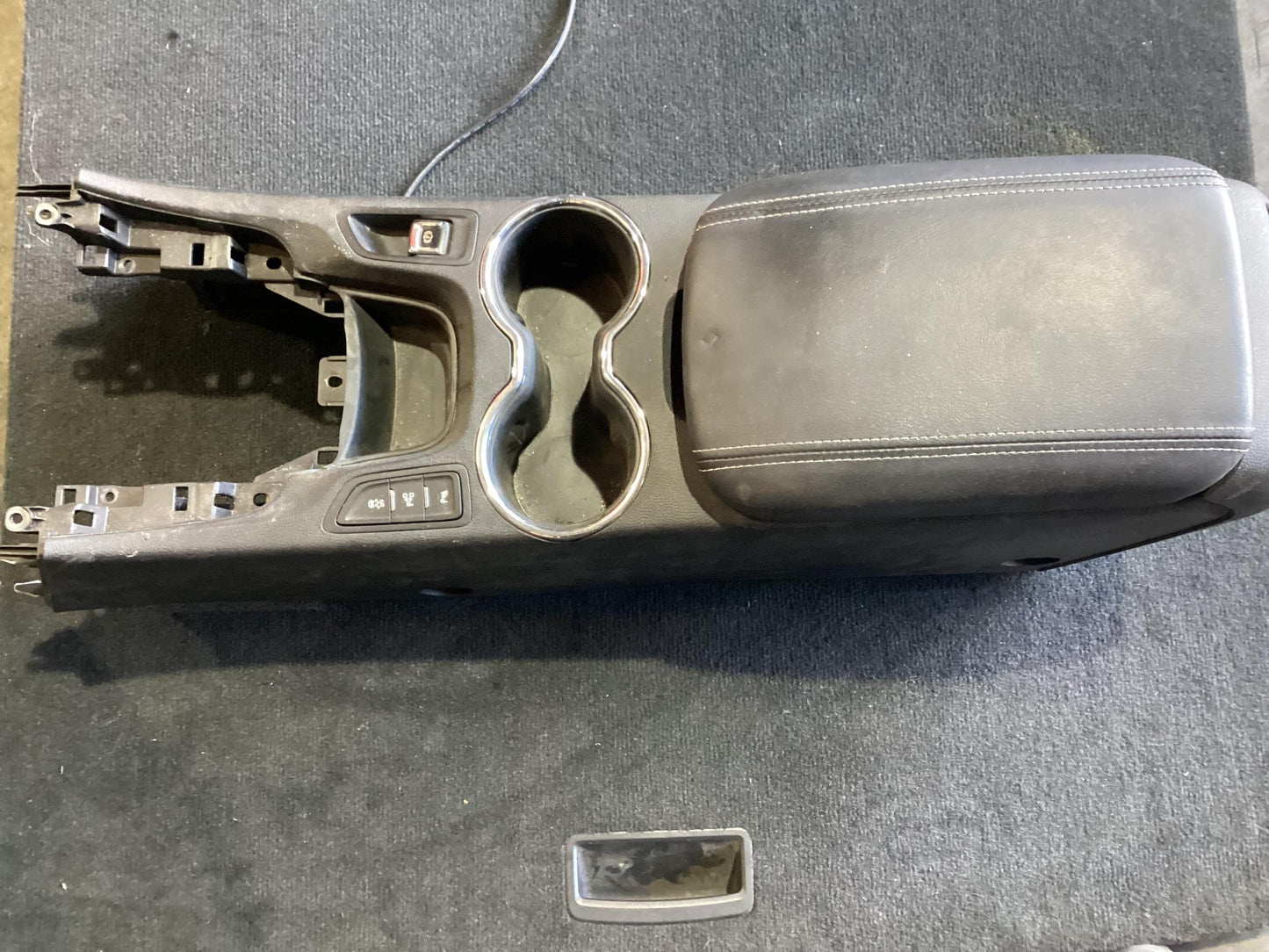 2015 Holden Calais VF  Centre Console 92260960