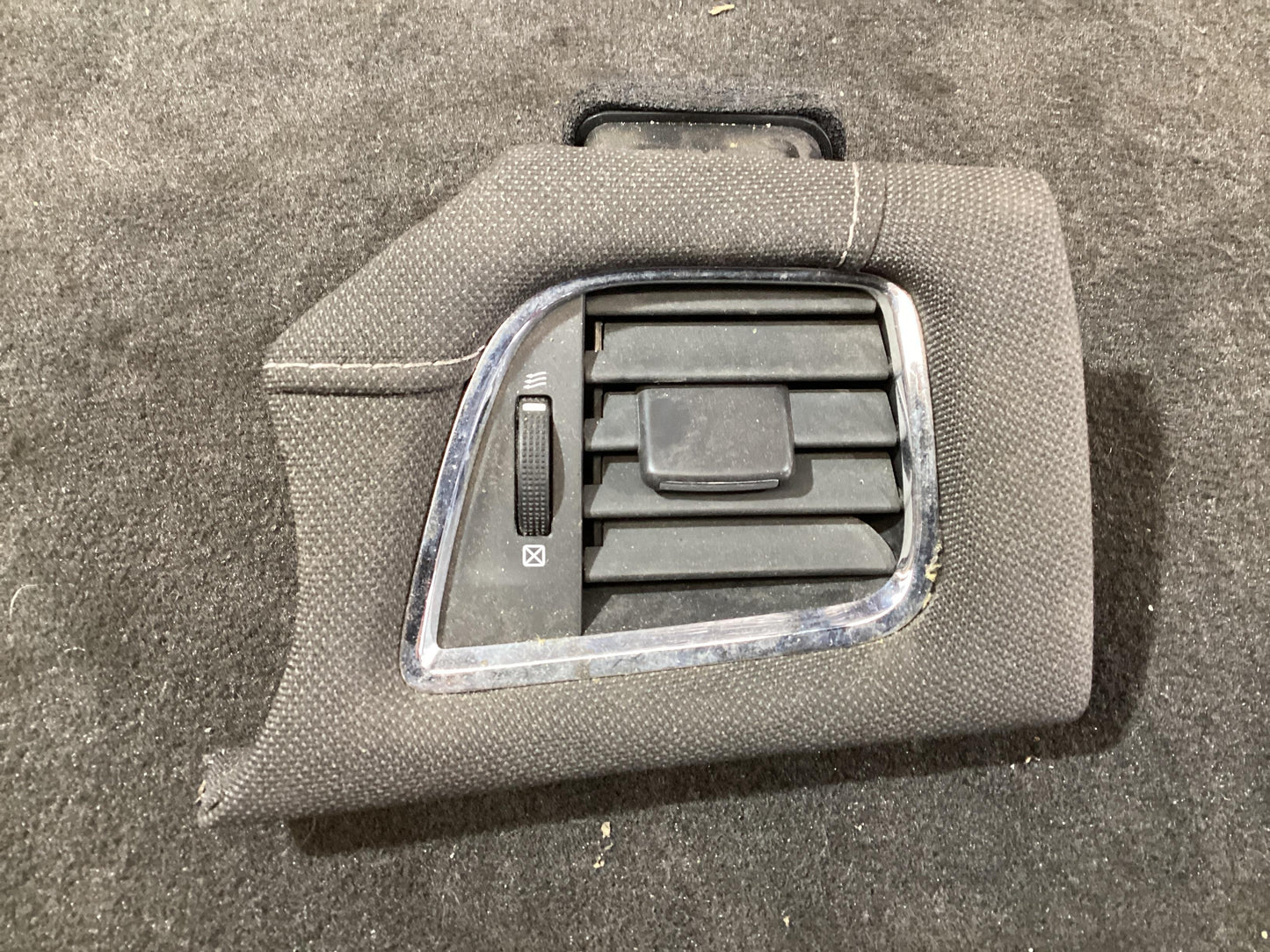 2016 - 2016 Holden Commodore Commodore  Right Dash Vent Surround