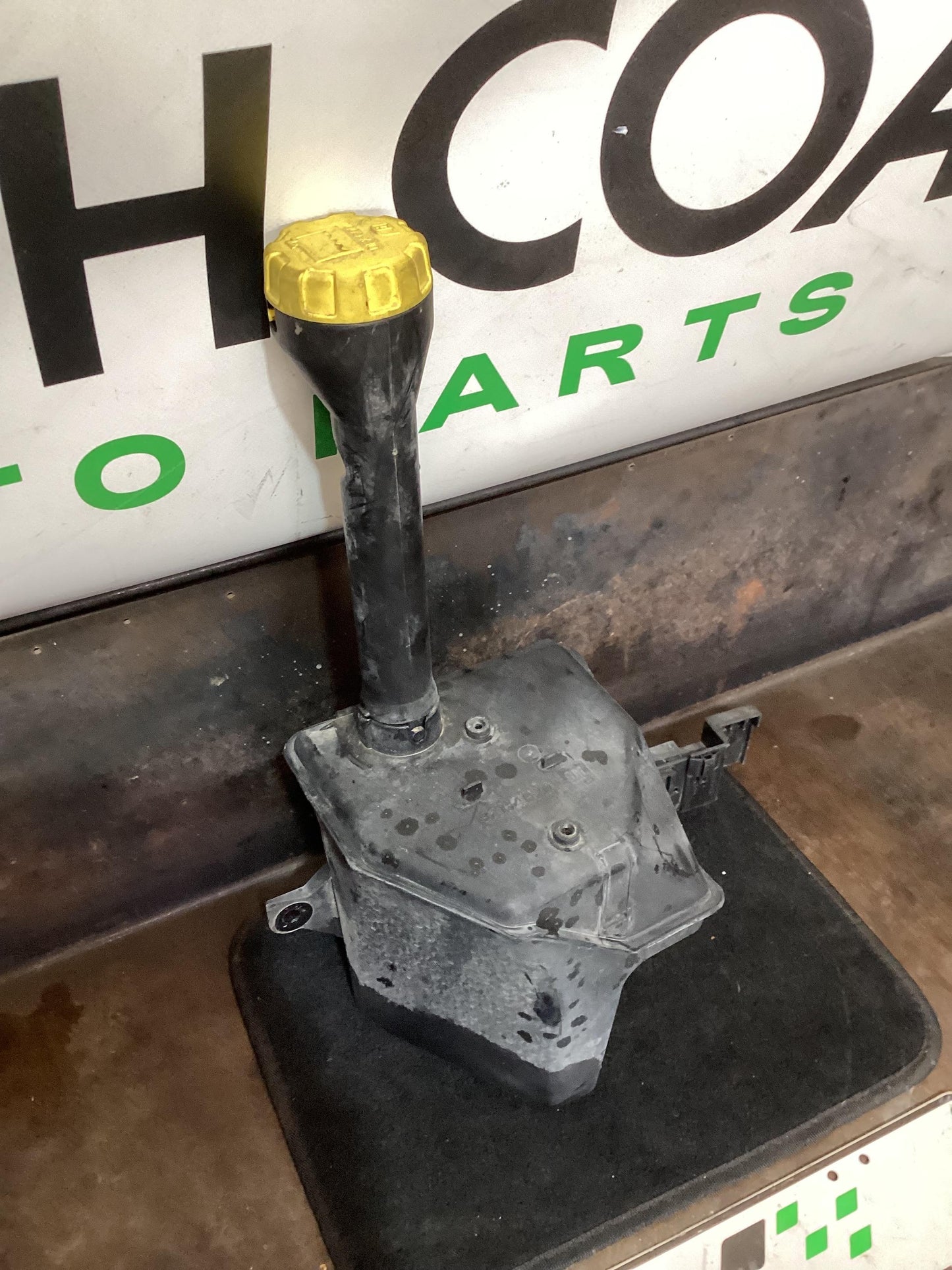 Holden Commodore VE  Overflow Bottle 92164620