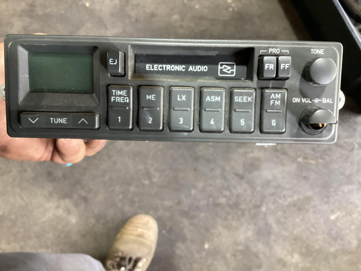 1988 - 1991 Holden Commodore VN  Stereo Head Unit MCC6615V