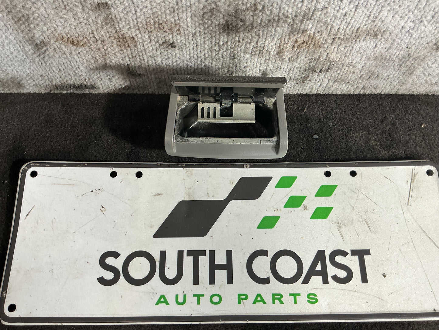 Holden Commodore VR 6H8VRK19HSL781543 Ashtray