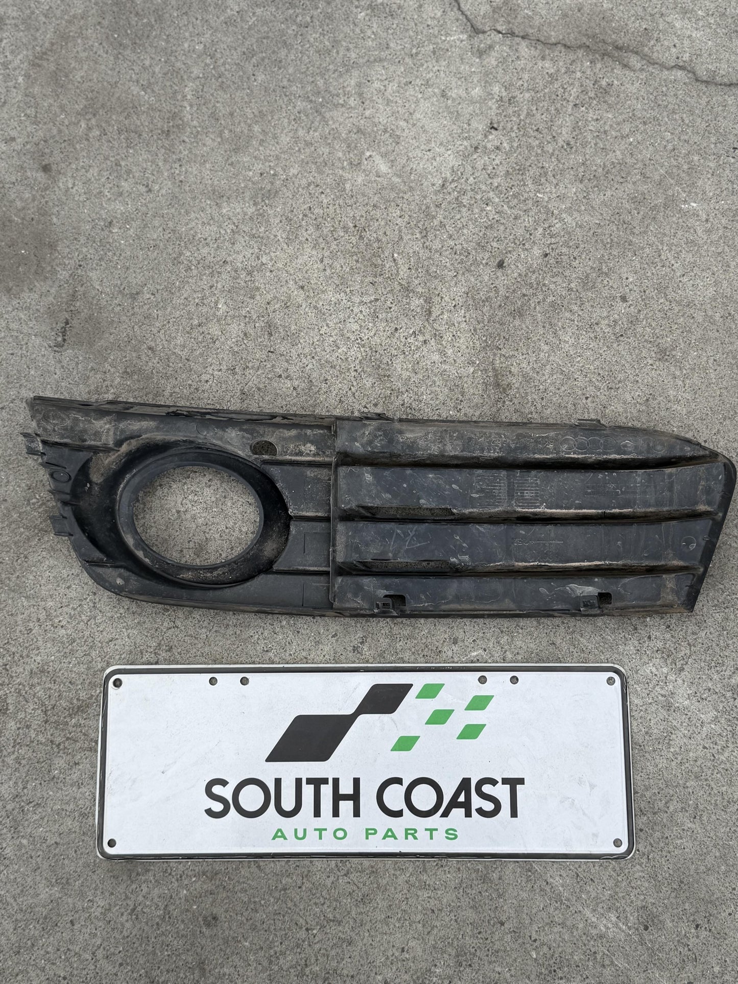 Audi A4 B8 WAUZZ8K9AA071441 Right Fog Light Cover 8K0807682A