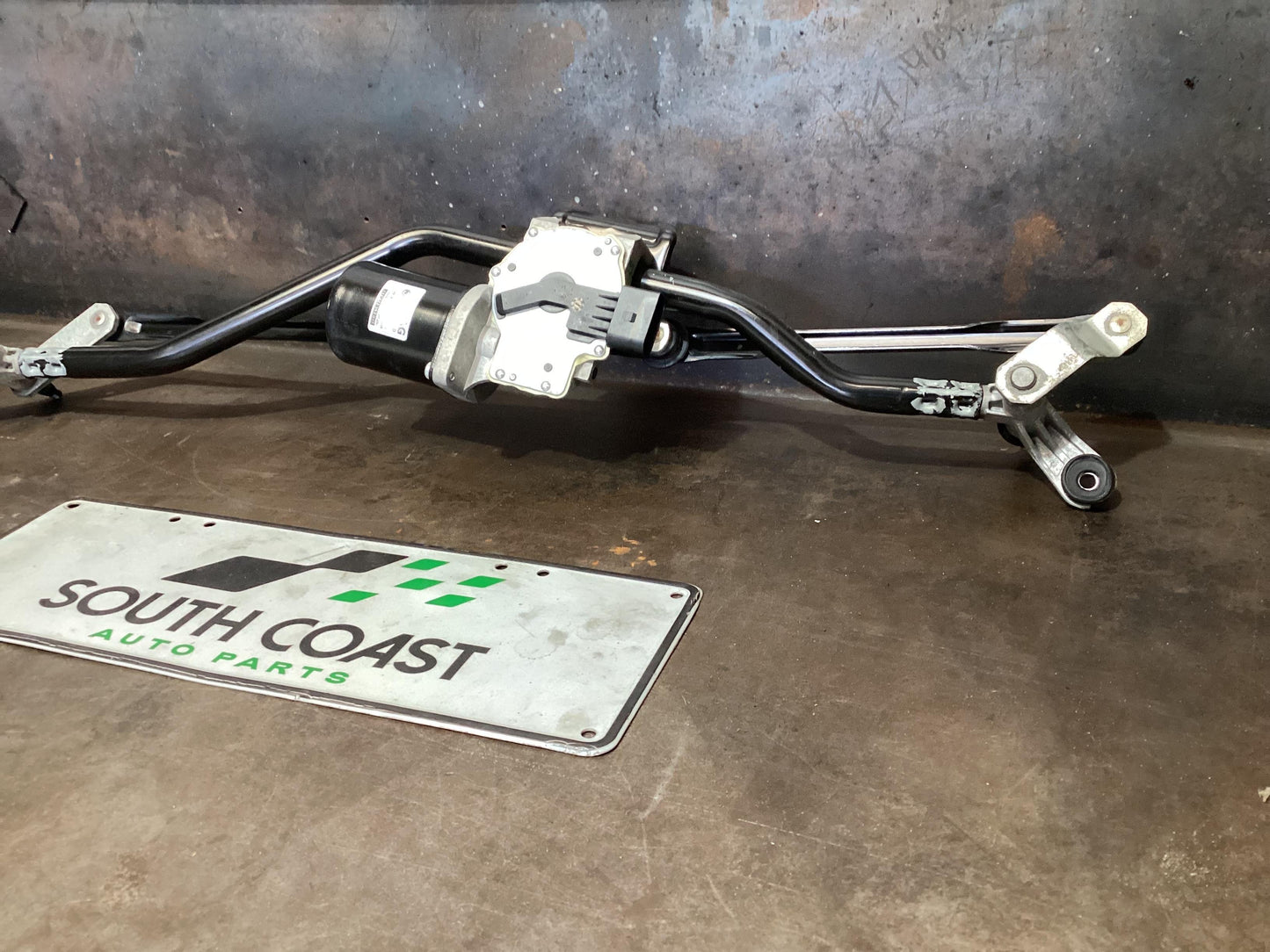 Volkswagen Amarok   Wiper Motor 7E2955113D
