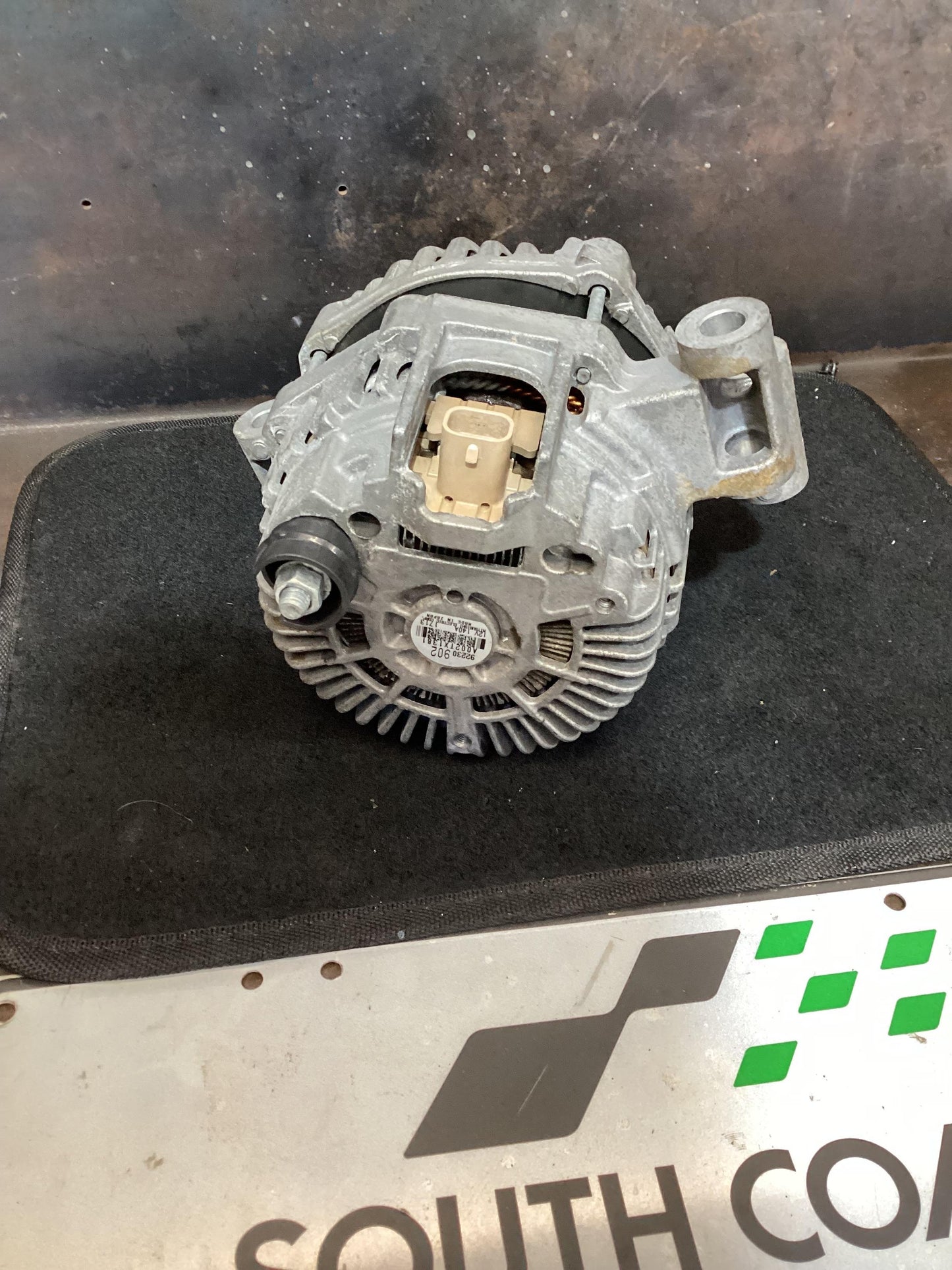 Holden Commodore VE  Alternator 92230902