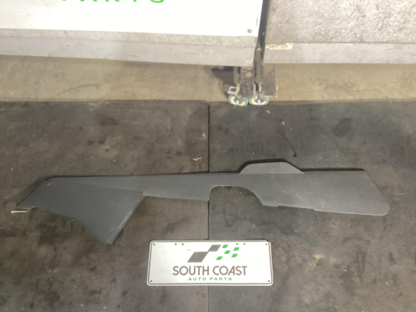 Holden Commodore   Right Centre Console Side Trim 92260951
