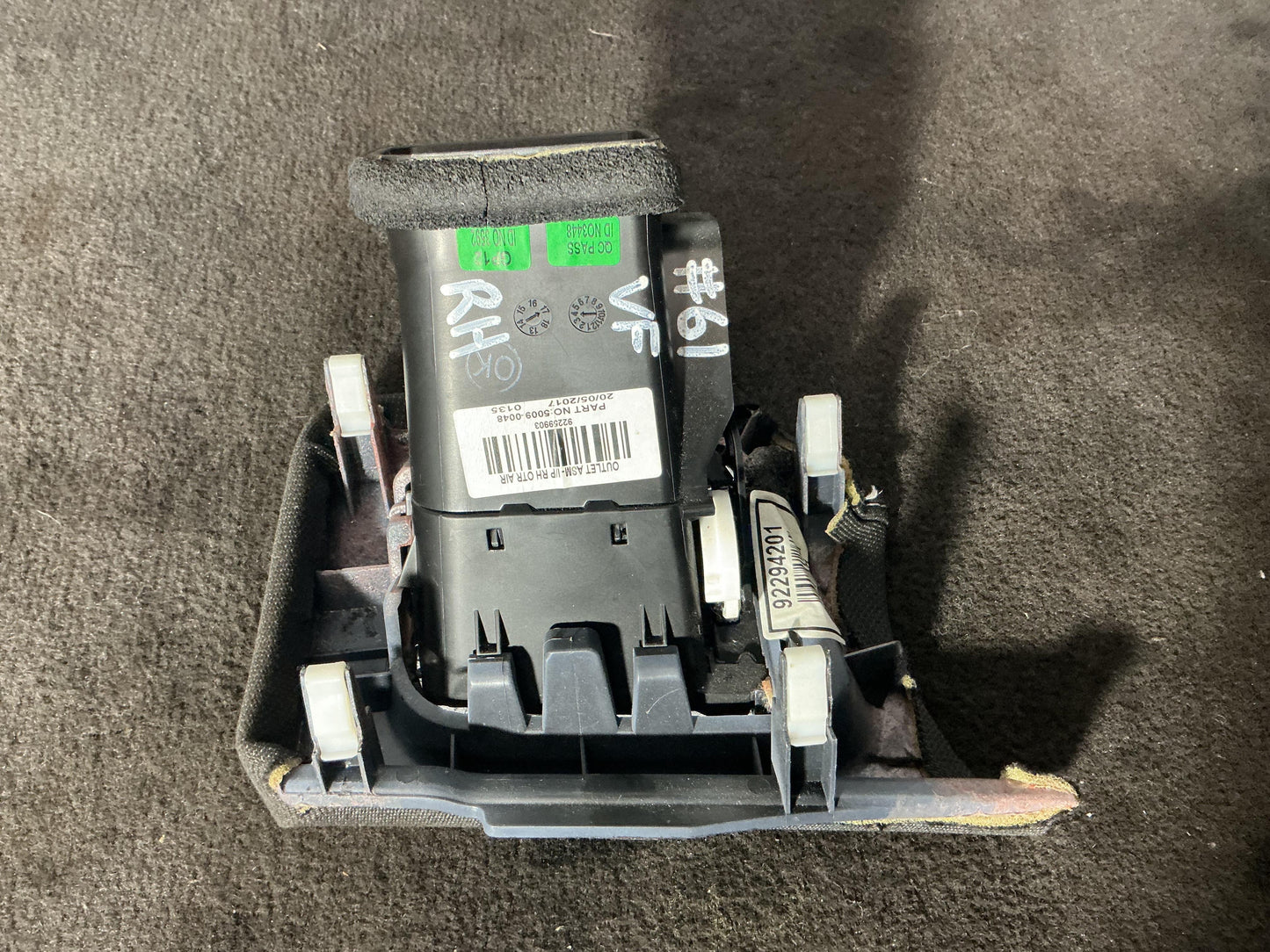 Holden Commodore VF  Right Dash Air Vent 92294201