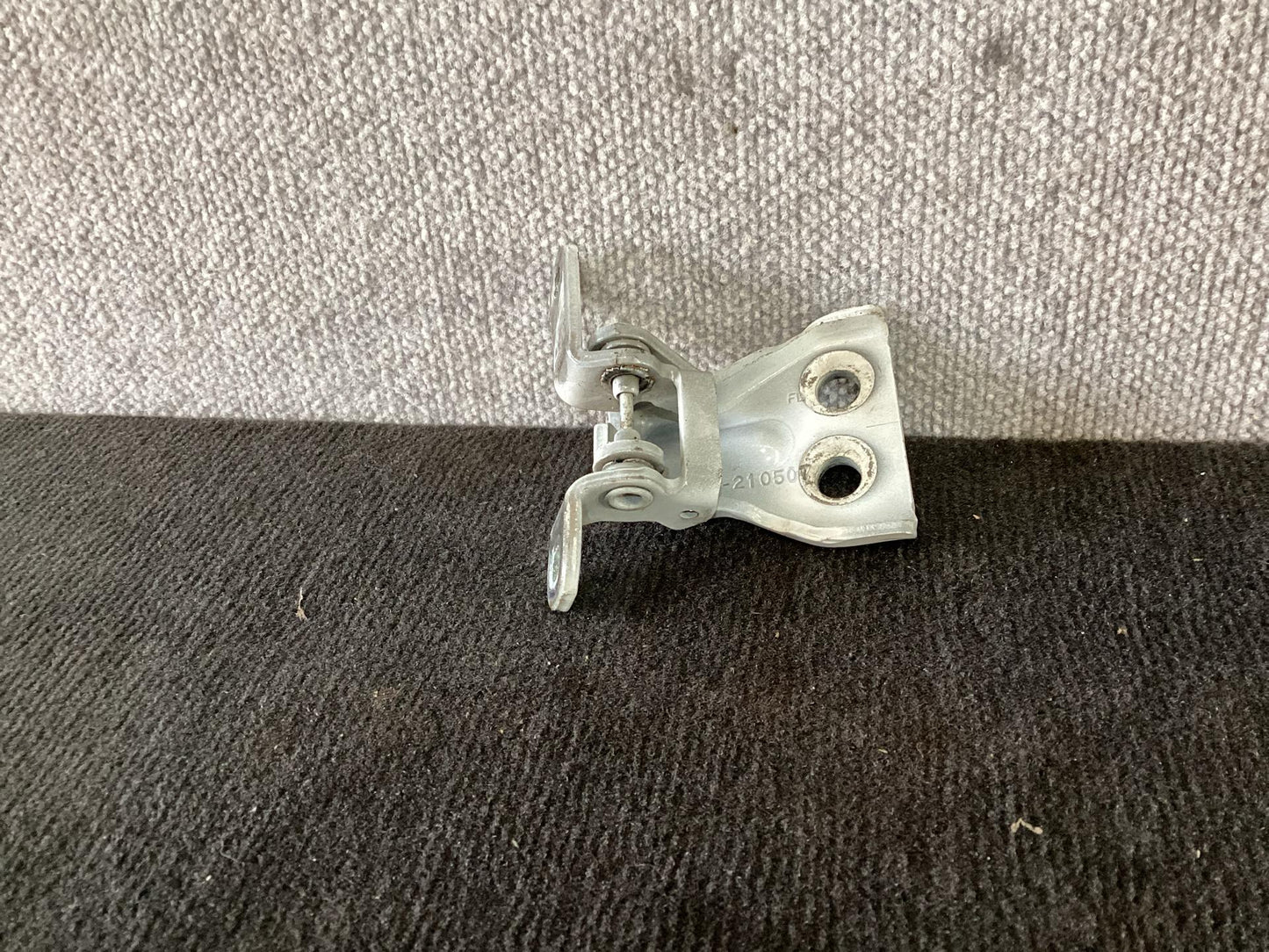 2006 - 2010 Holden Commodore VE  Left Front Door Bottom Hinge