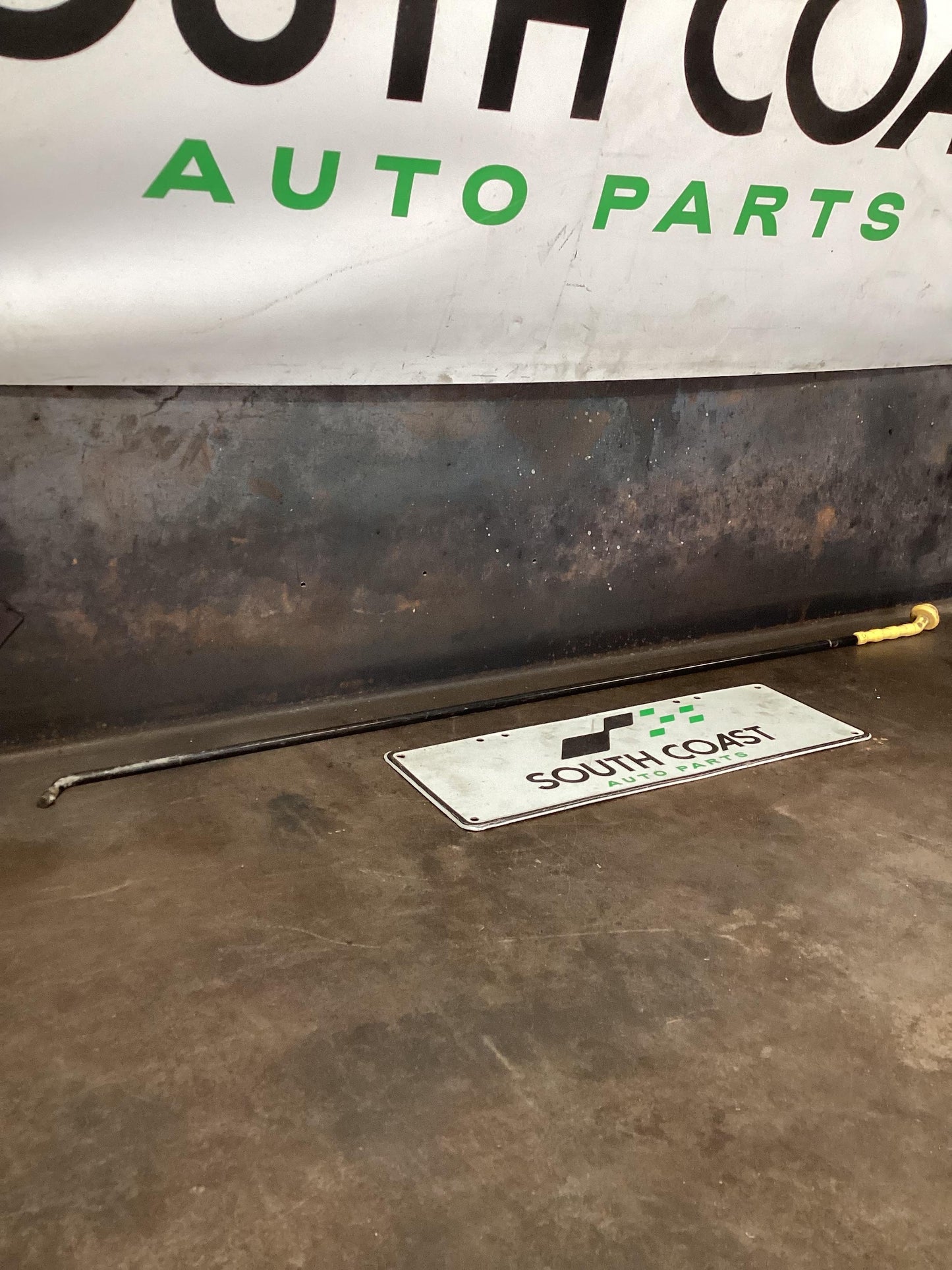 Volkswagen Amarok   Bonnet Stay