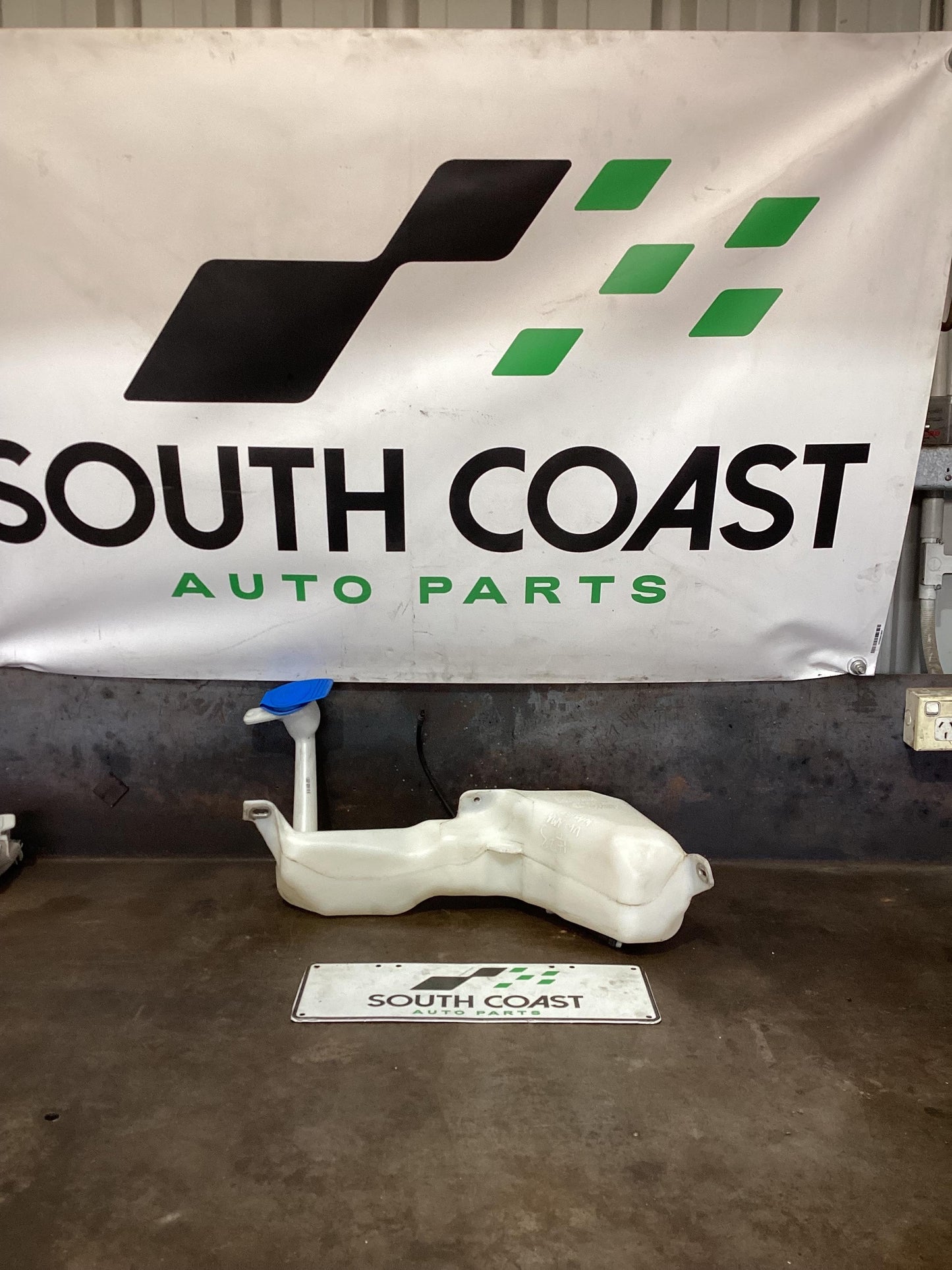 Volkswagen Amarok   Washer Bottle 2H0955453