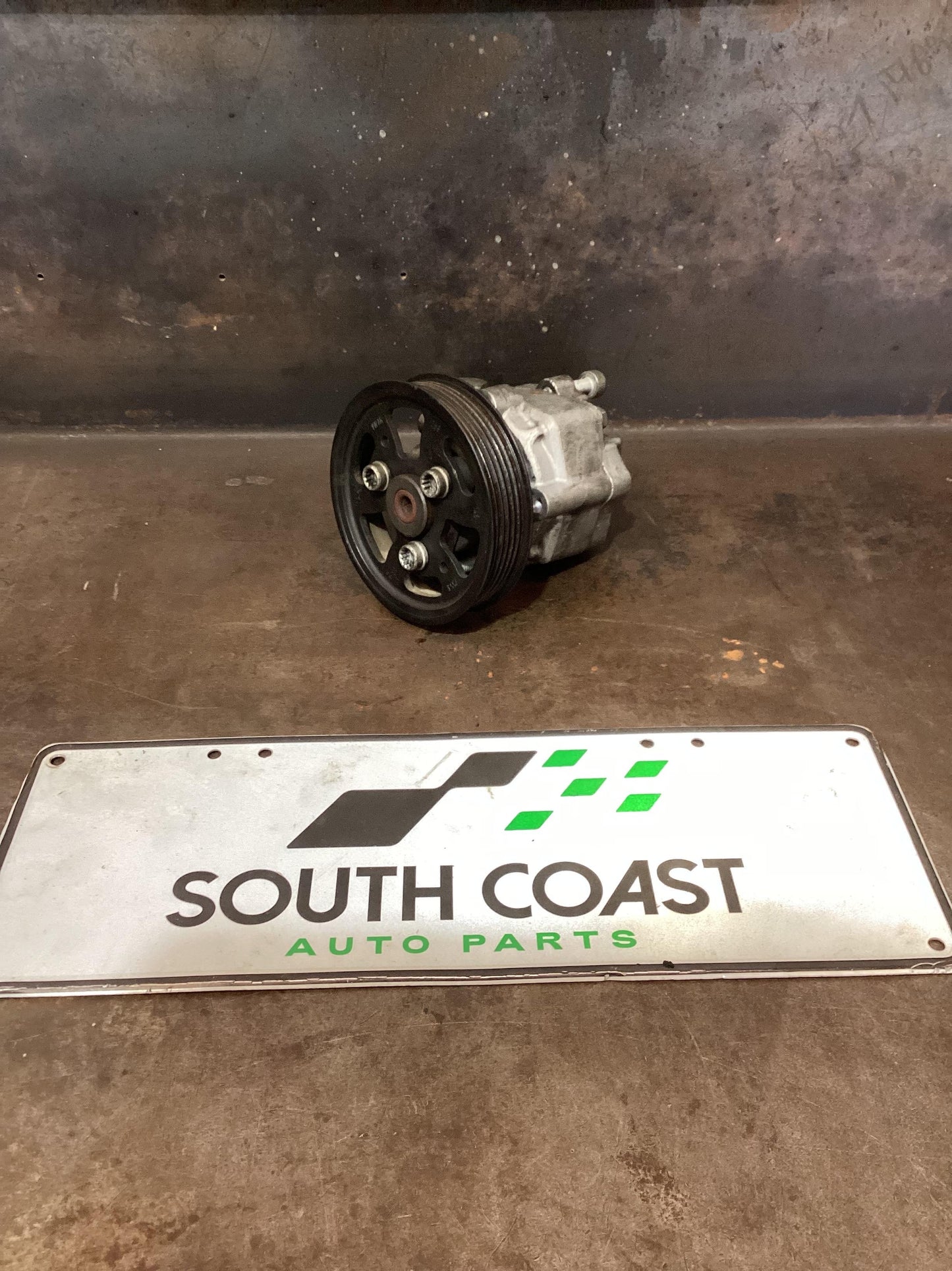 Volkswagen Amarok   Power Steering Pump 2H6422154
