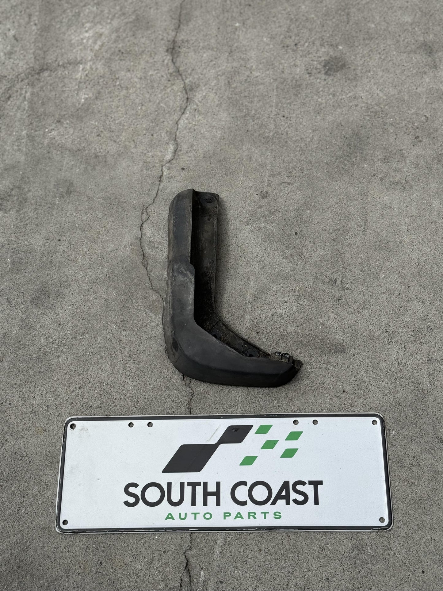 Audi A4 B8 WAUZZ8K9AA071441 Left Front Guard Splash Shield 8K0075111