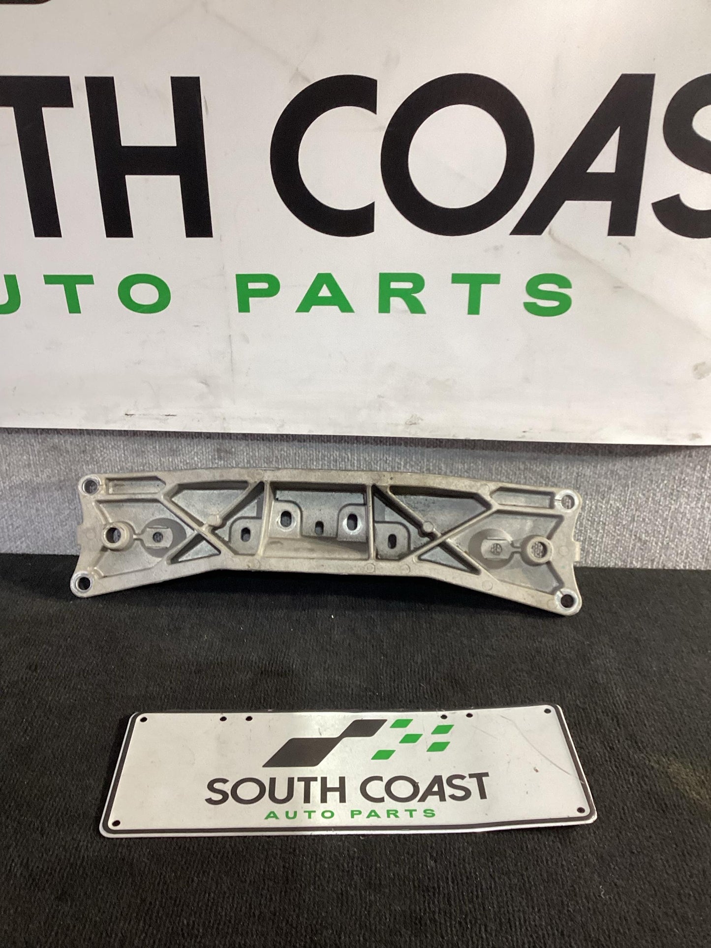 Holden Commodore VF  Transmission Mount 92215756