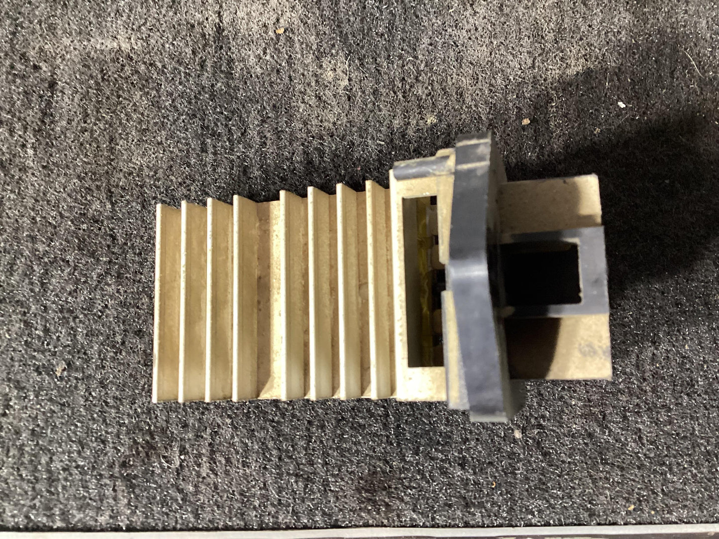 2001 Holden Commodore VU  Fan Speed Resistor