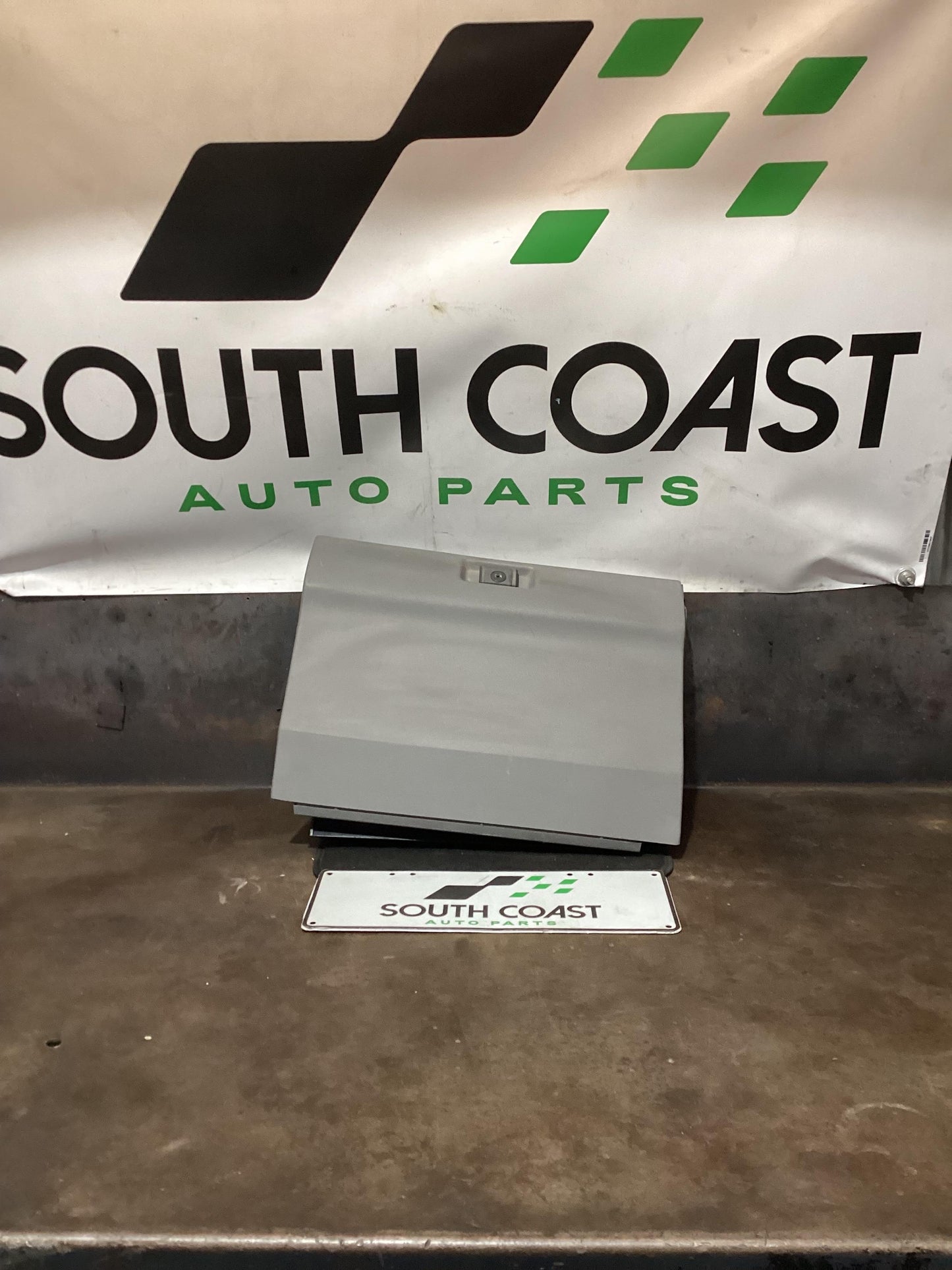 Holden Commodore VR  Glove Box 92041164
